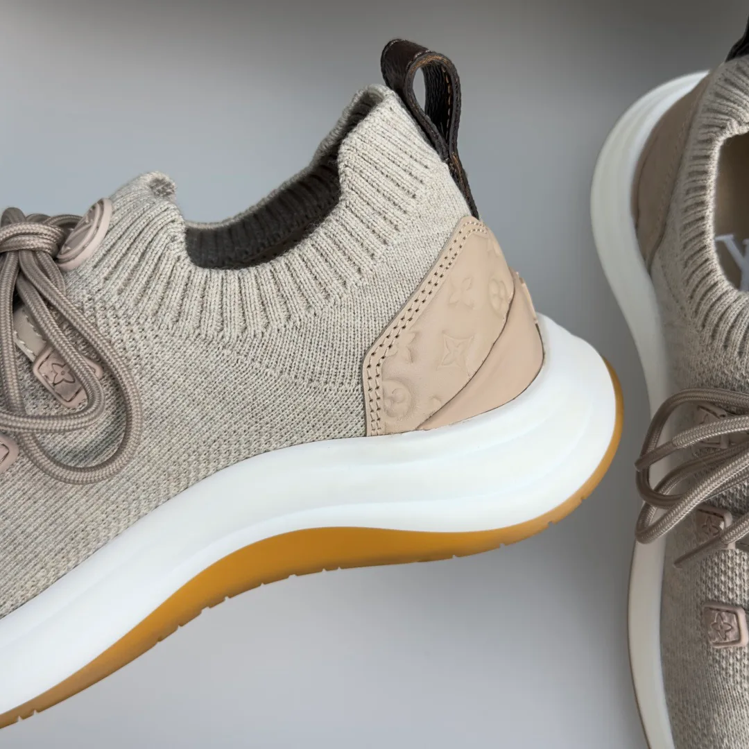 Women's Sneakers LOUIS VUITTON 17950536
