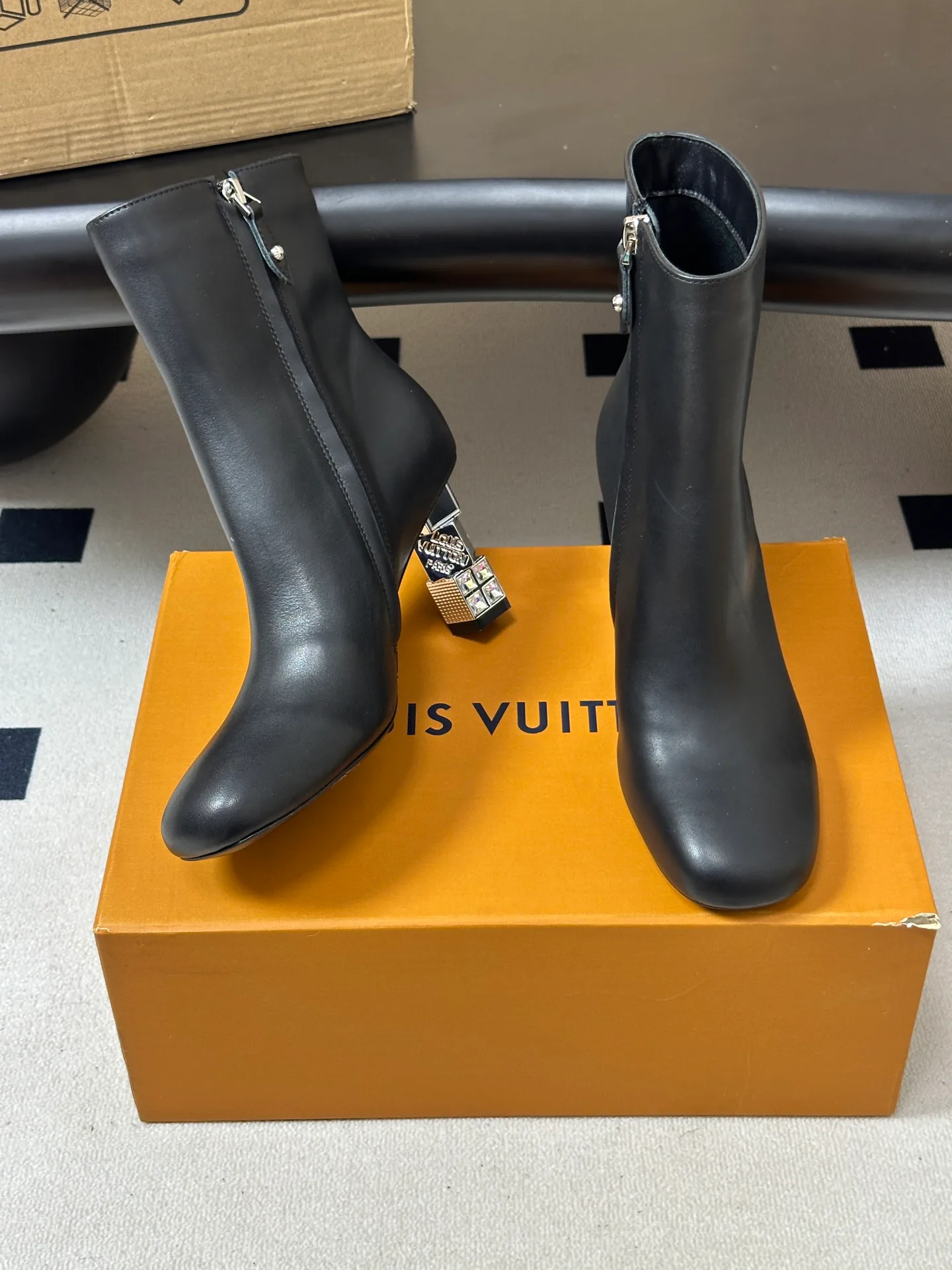Women's Booties LOUIS VUITTON 18388130