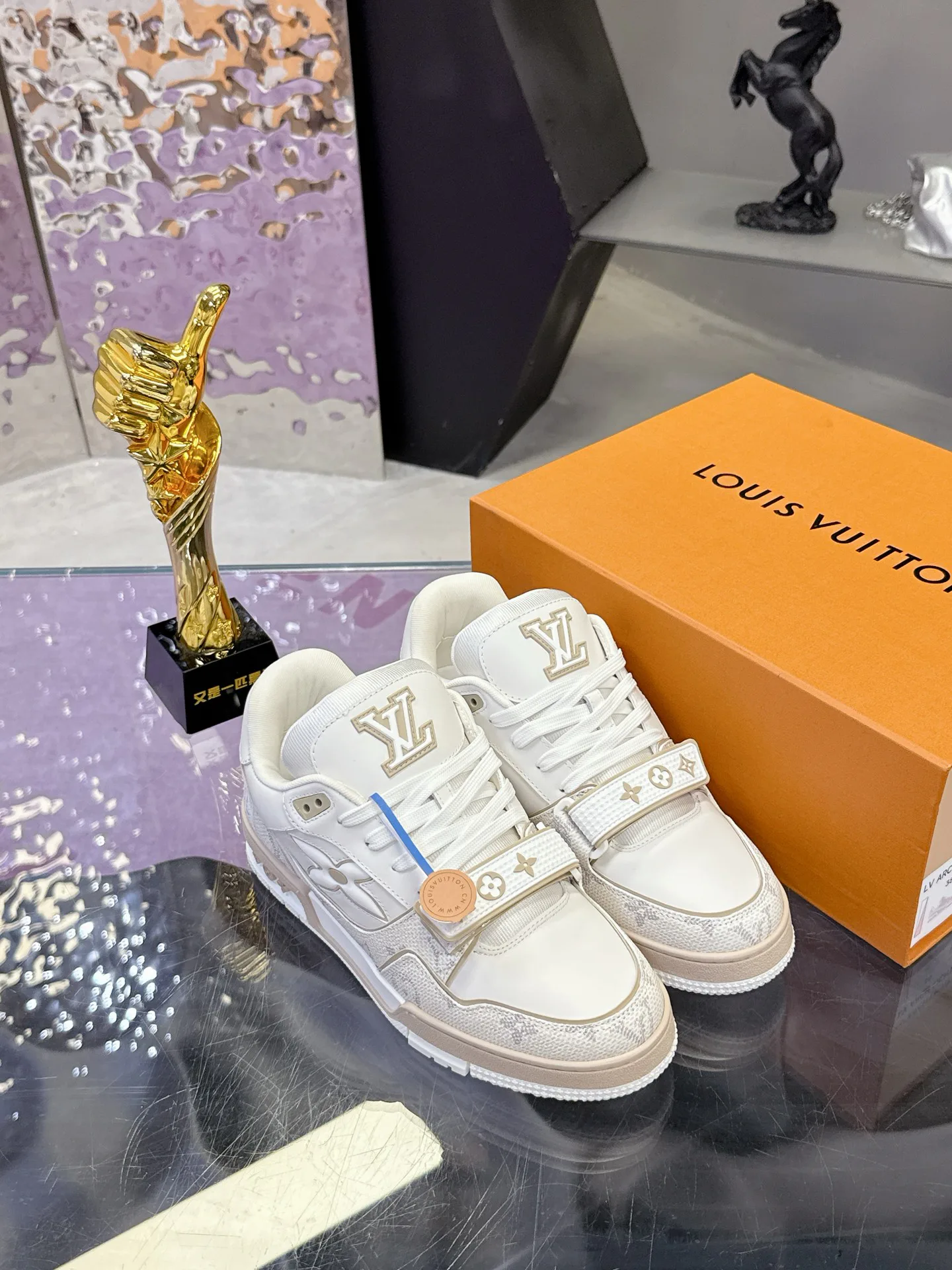 Men's Sneakers LOUIS VUITTON 17740576