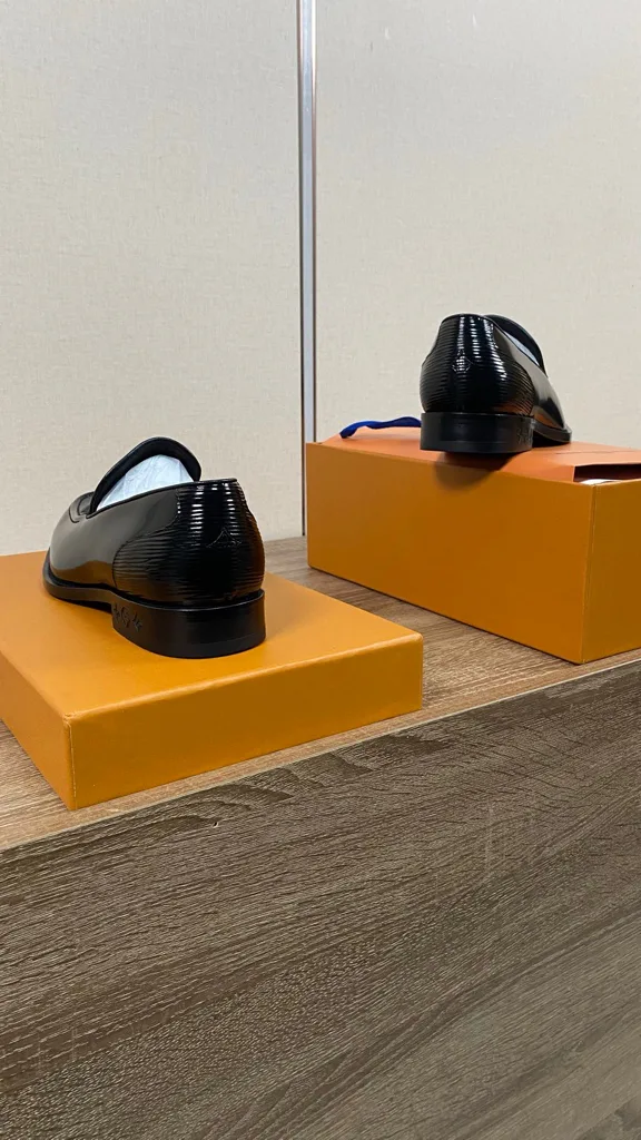 Men's Loafers And Dress Shoes LOUIS VUITTON 18193964