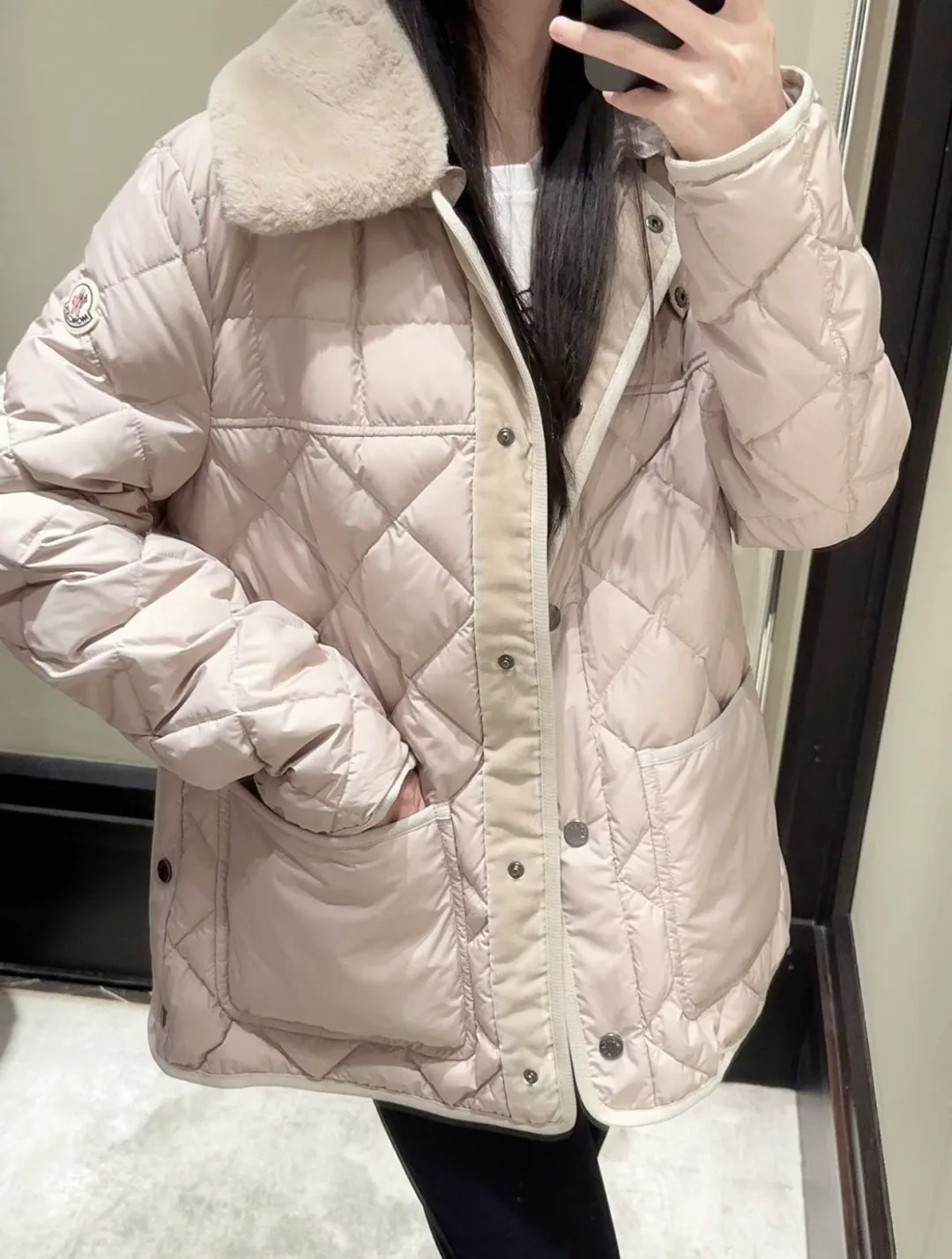 Women's Jackets And Down Jackets MONCLER 18111362
