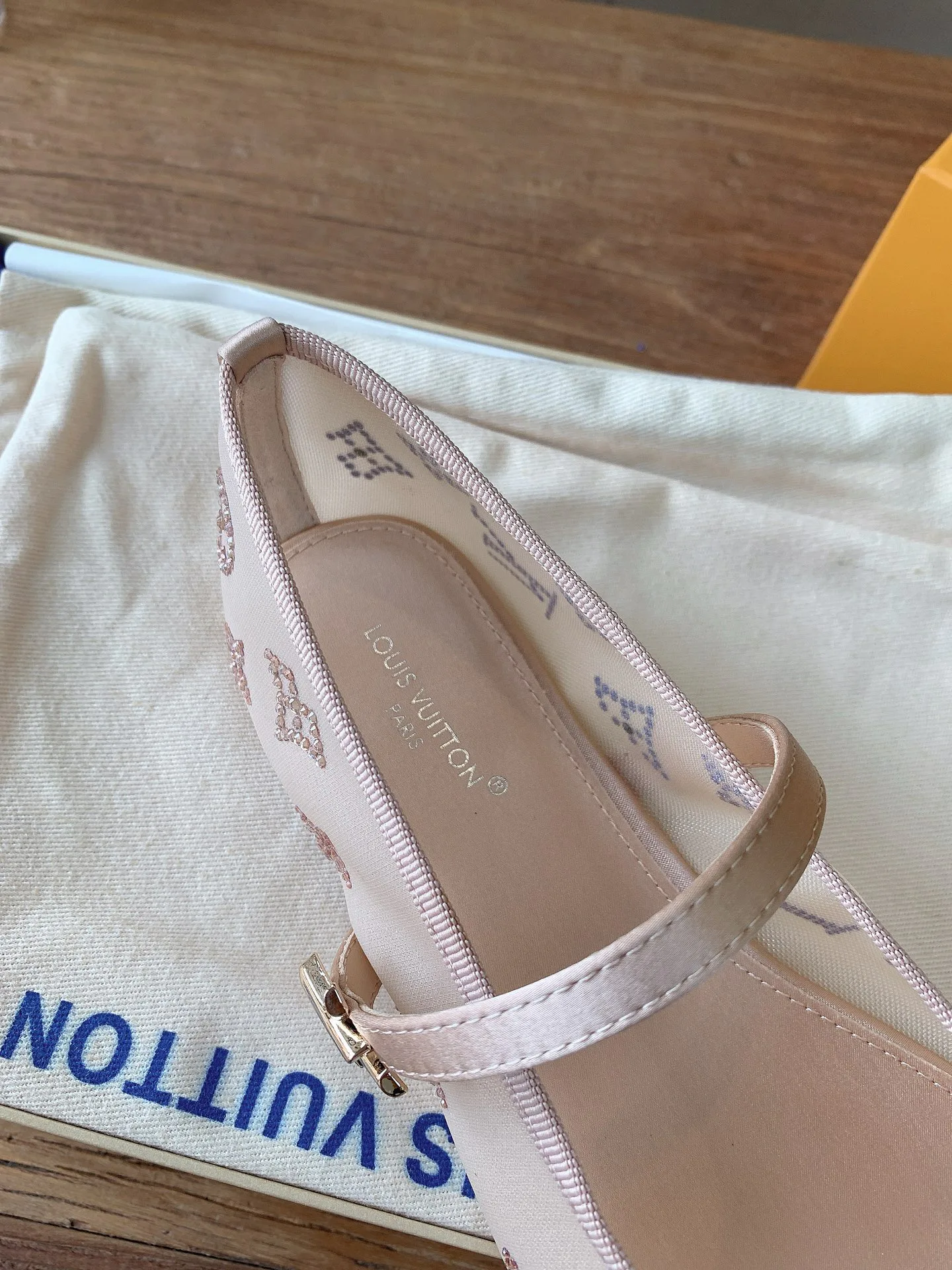 Women's Ballet Flats LOUIS VUITTON 18365399