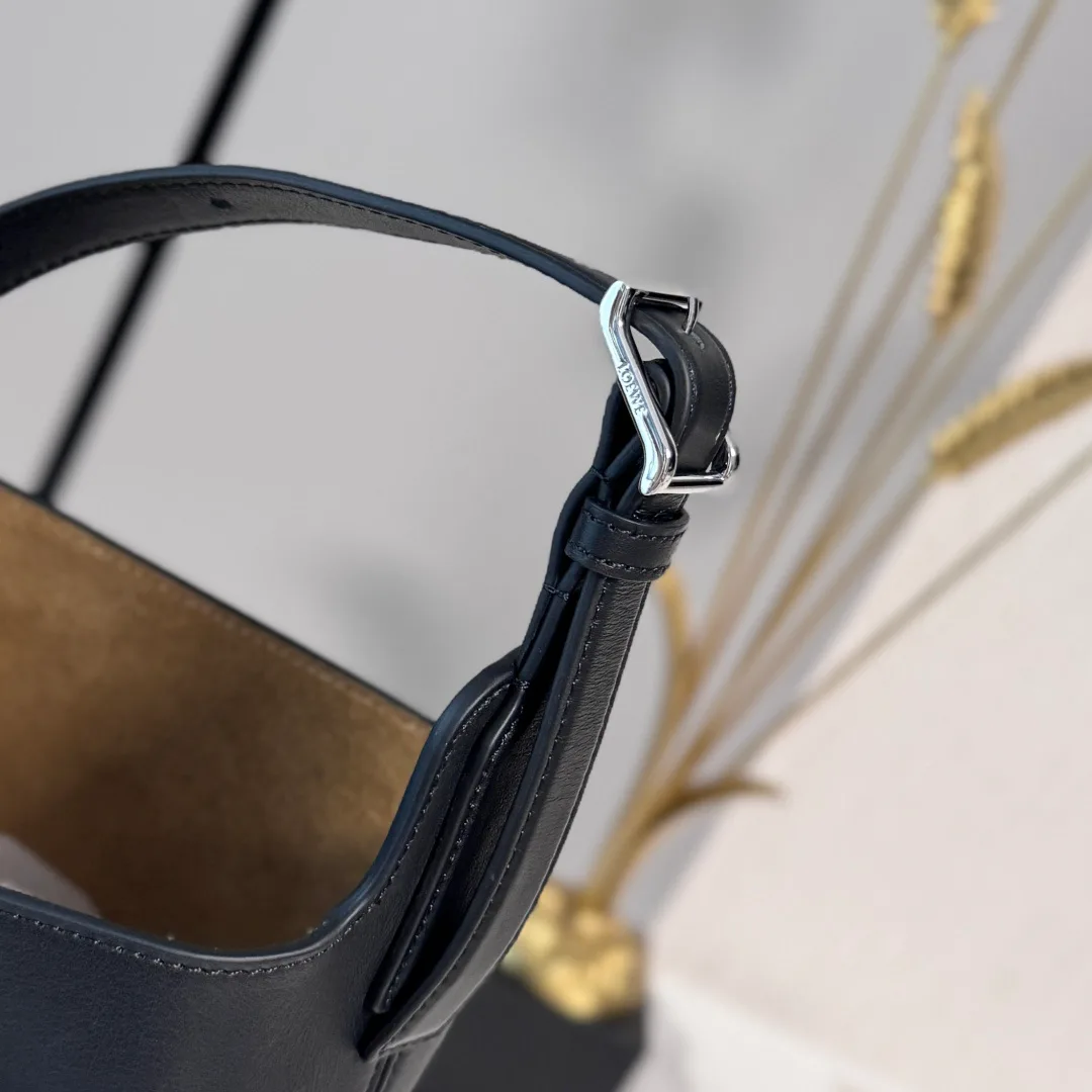 Women's Classic Handbags LOEWE 18004242