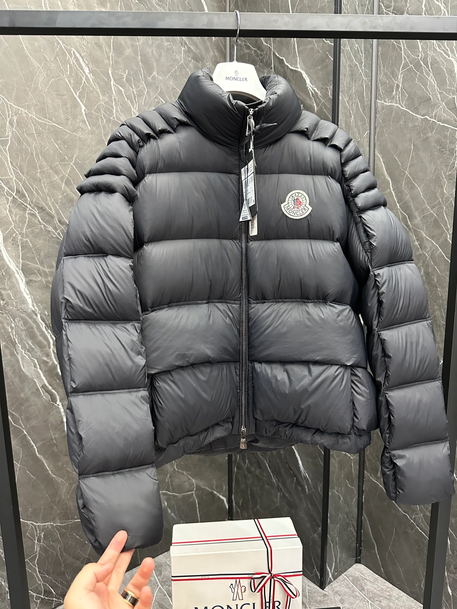 Women's Jackets And Down Jackets MONCLER 18130168