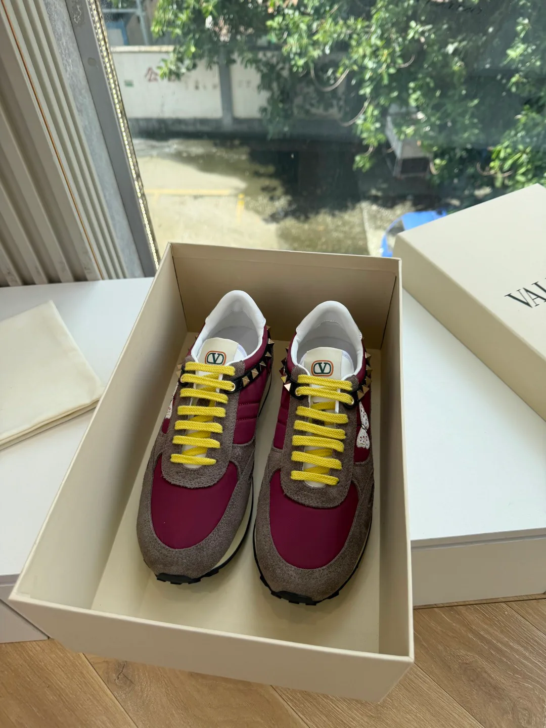 Women's Sneakers VALENTINO 18053444