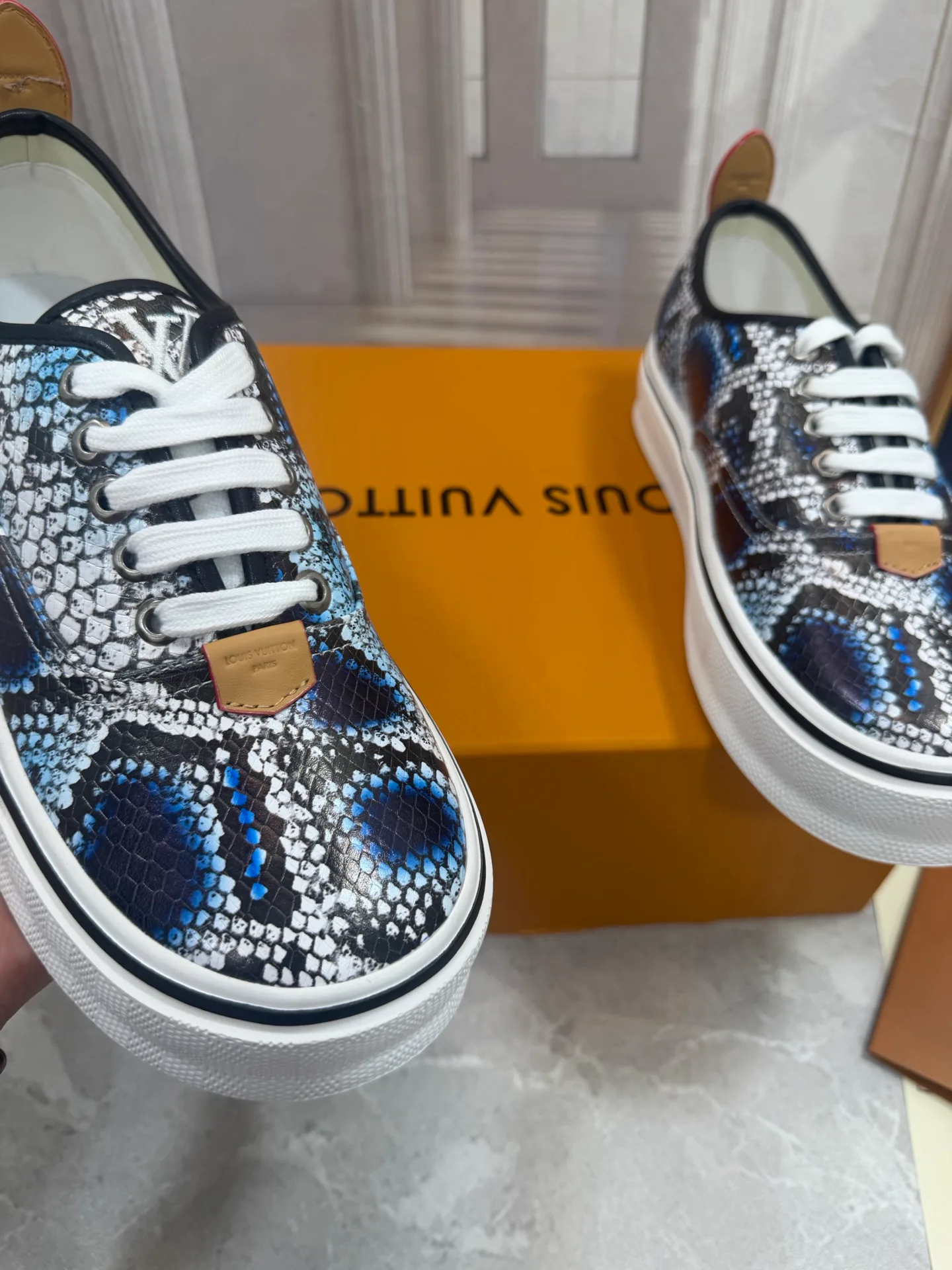 Men's Sneakers LOUIS VUITTON 18190060