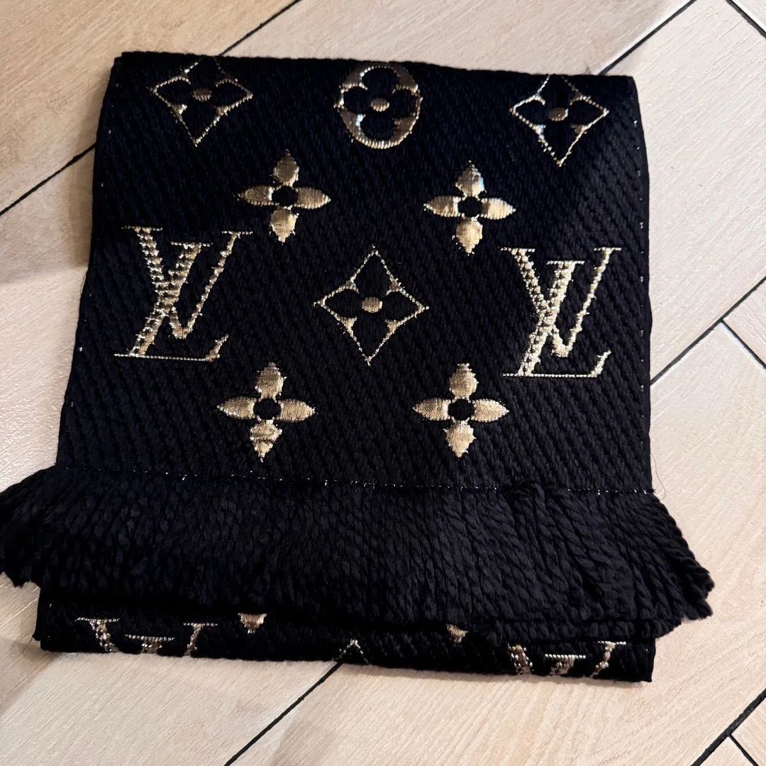 Scarves LOUIS VUITTON 18002695