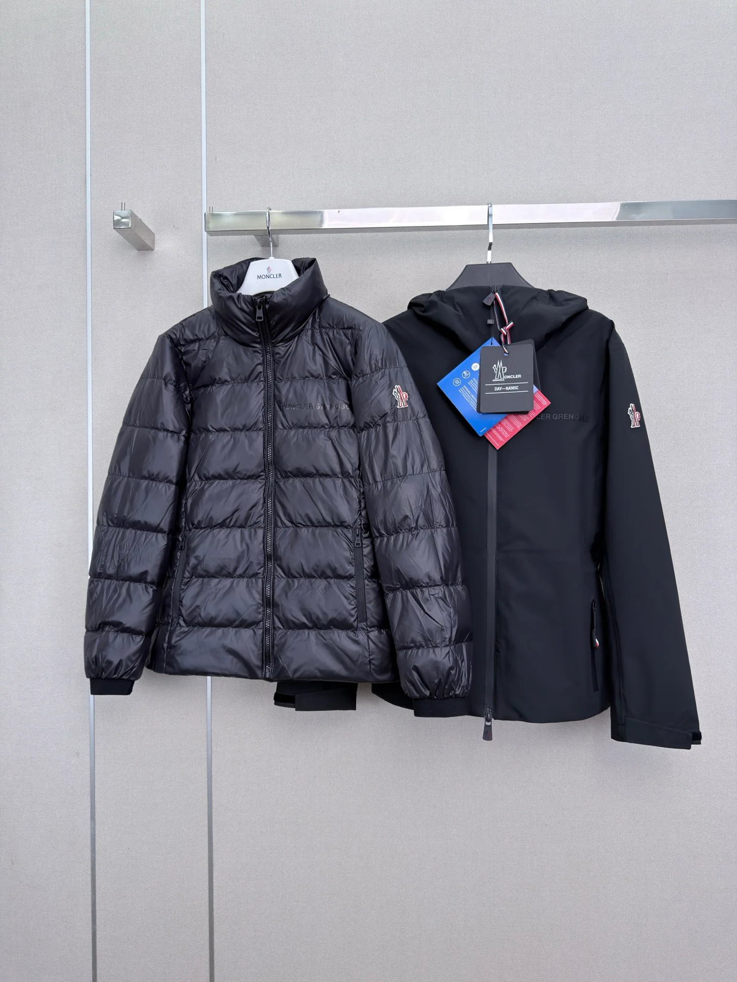 Women's Jackets And Down Jackets MONCLER 18501656