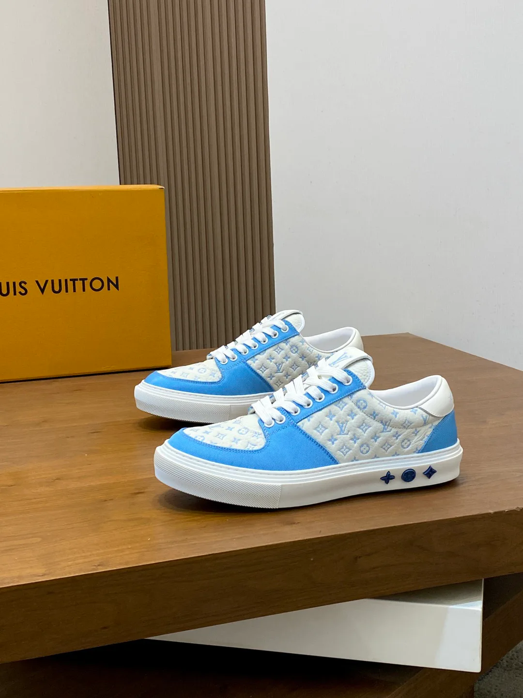 Men's Sneakers LOUIS VUITTON 18078963