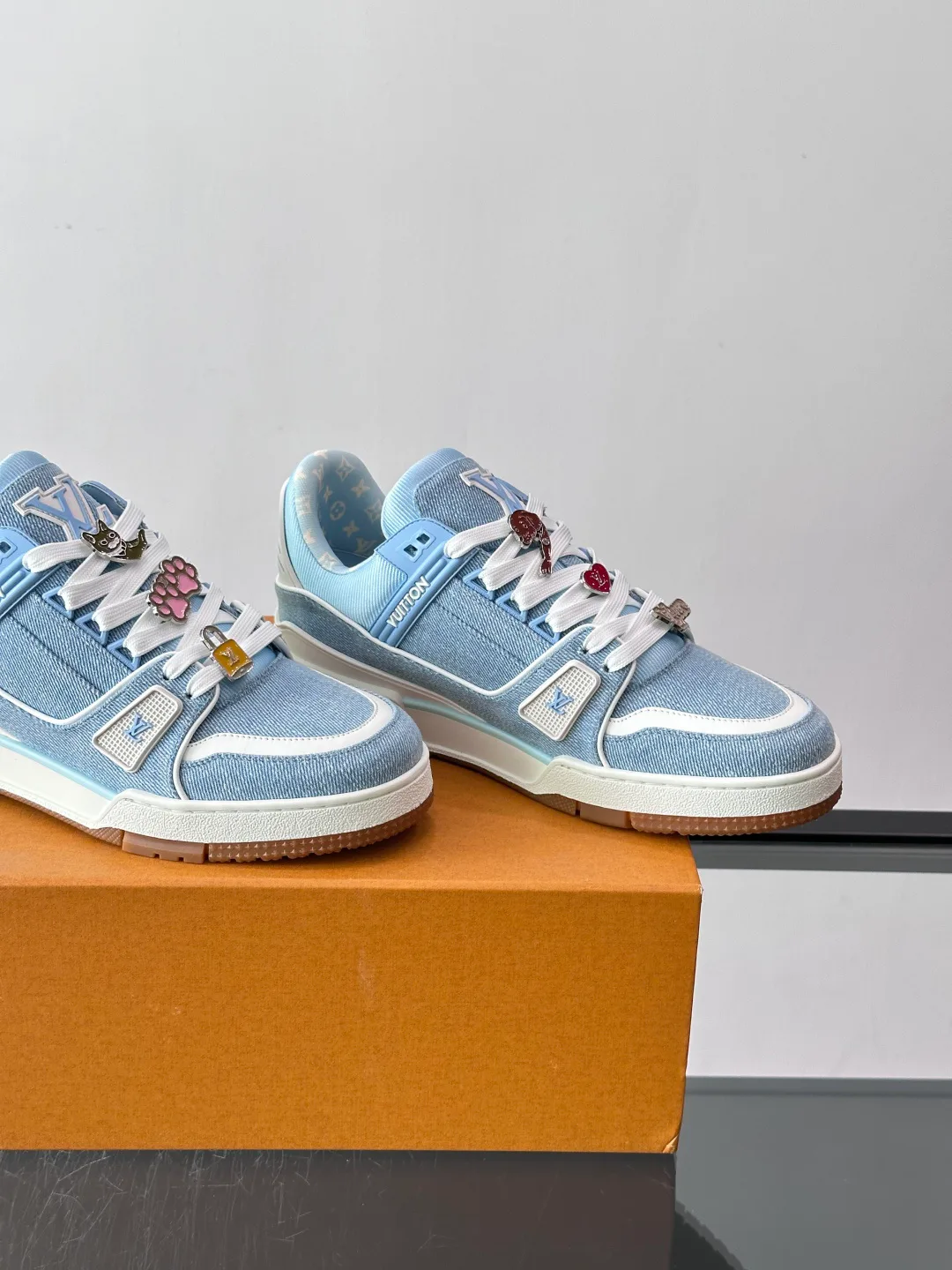 Men's Sneakers LOUIS VUITTON 18102715