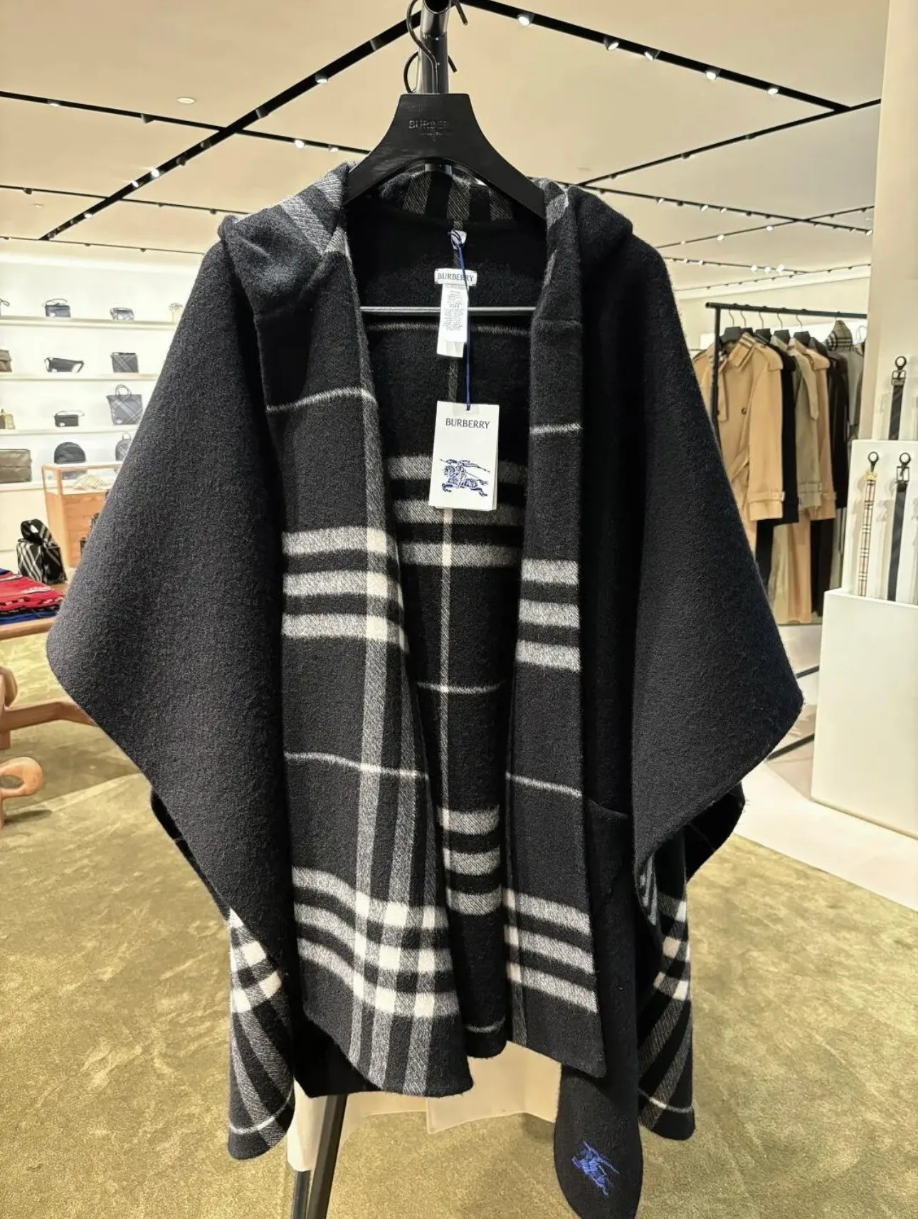 Women's Coats BURBERRY 18105483