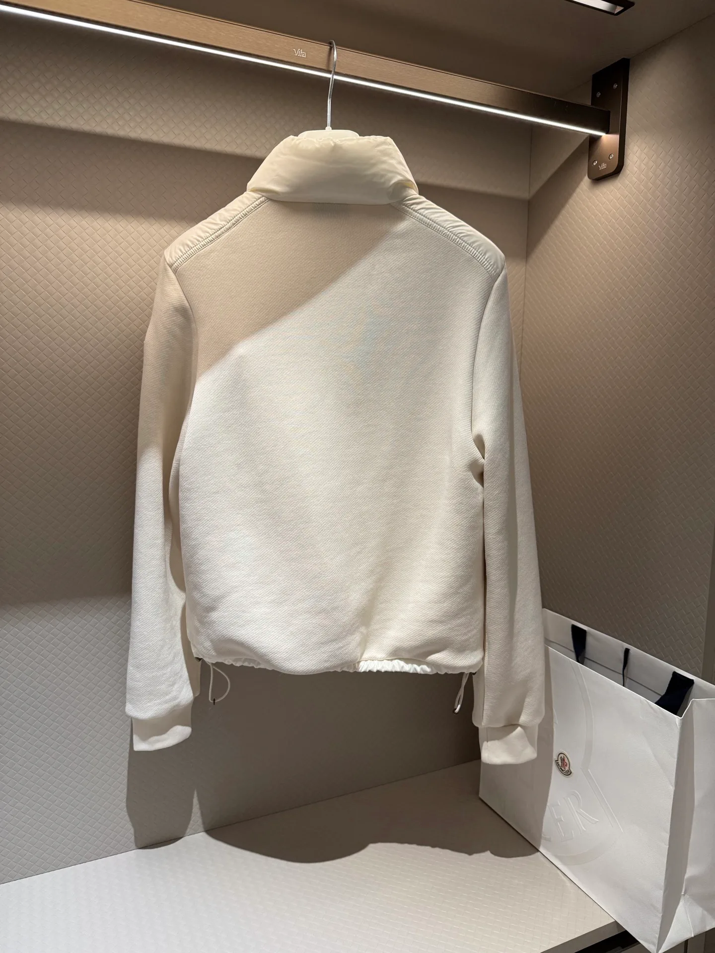 Women's Jackets And Down Jackets MONCLER 17821502