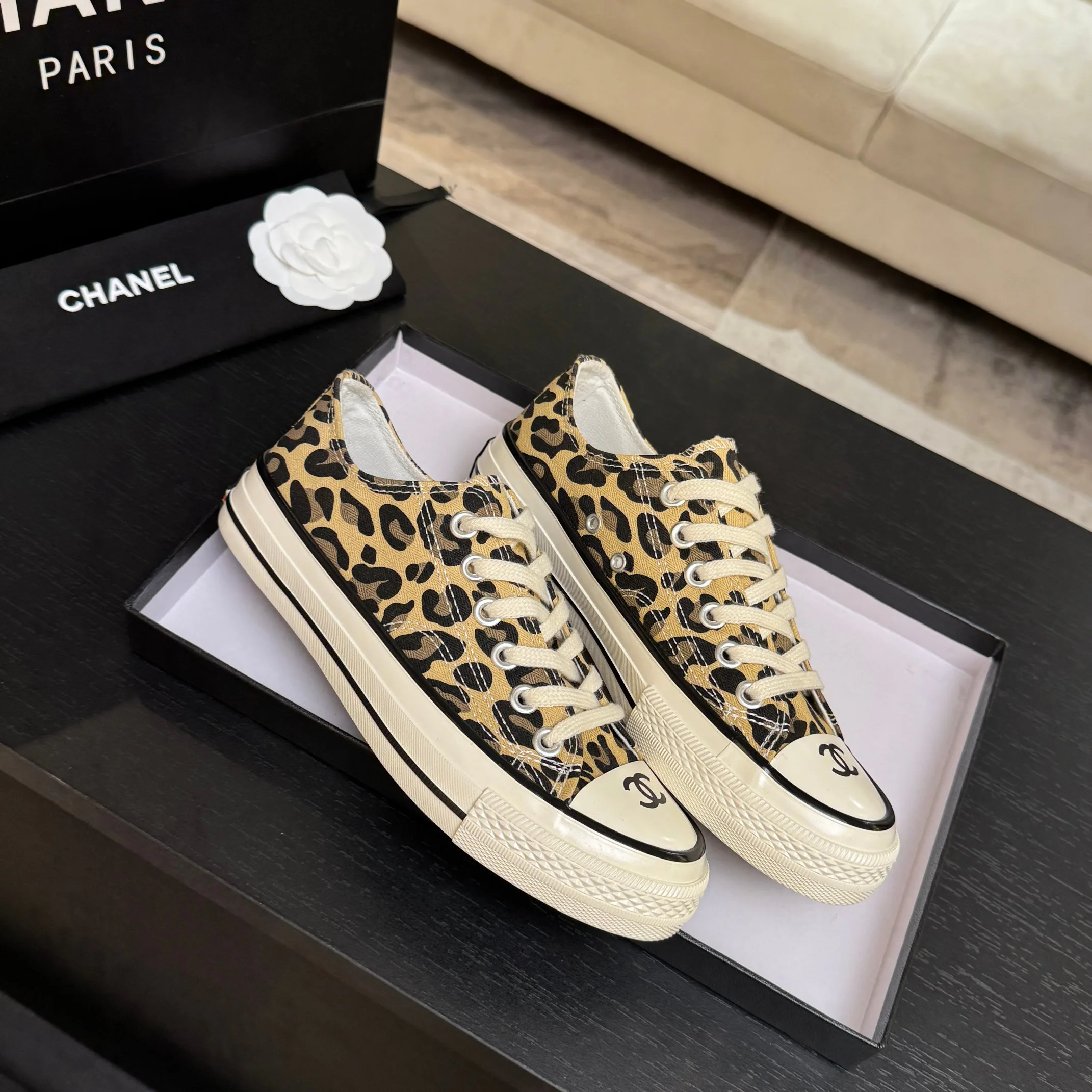 Women's Sneakers CHANEL 18062555