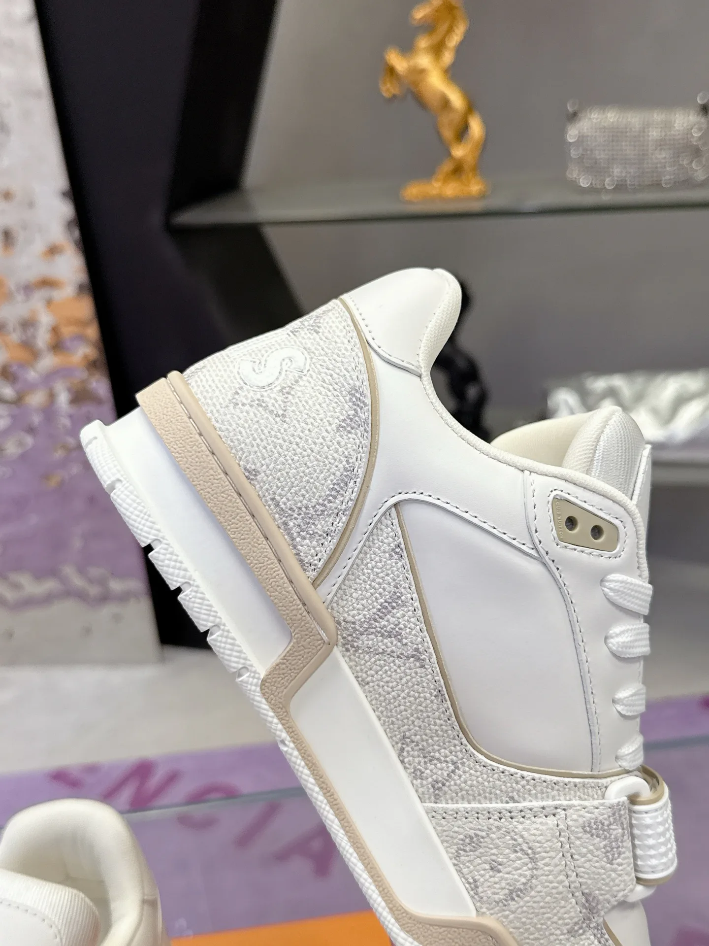 Men's Sneakers LOUIS VUITTON 17740576