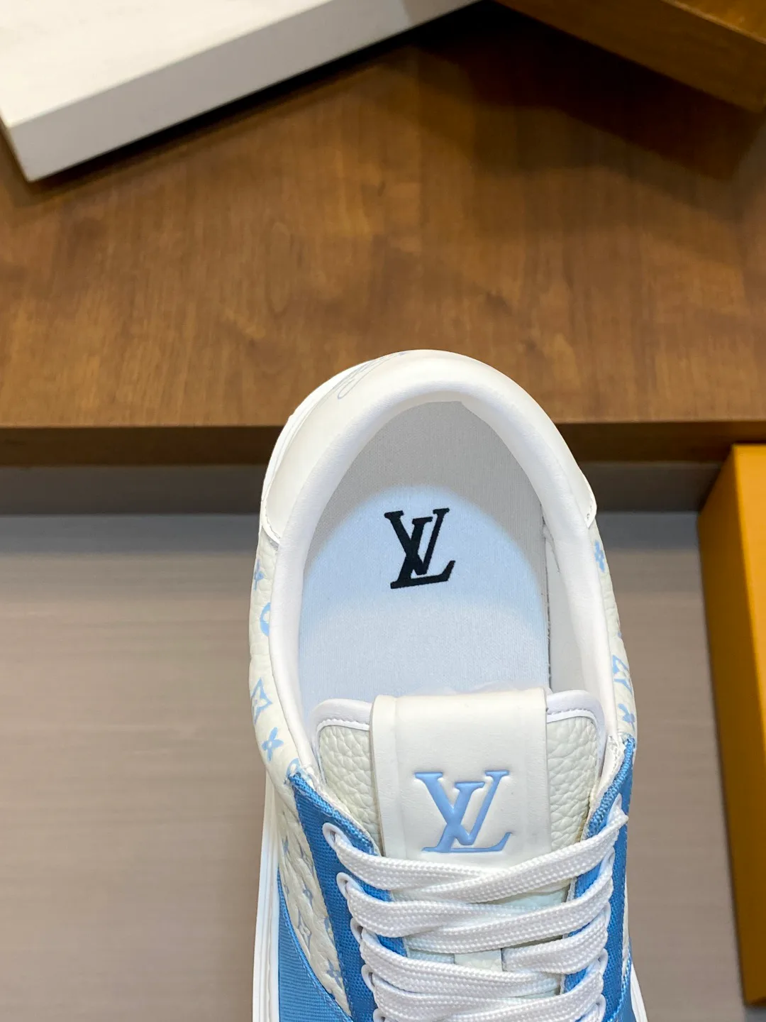 Men's Sneakers LOUIS VUITTON 18078963