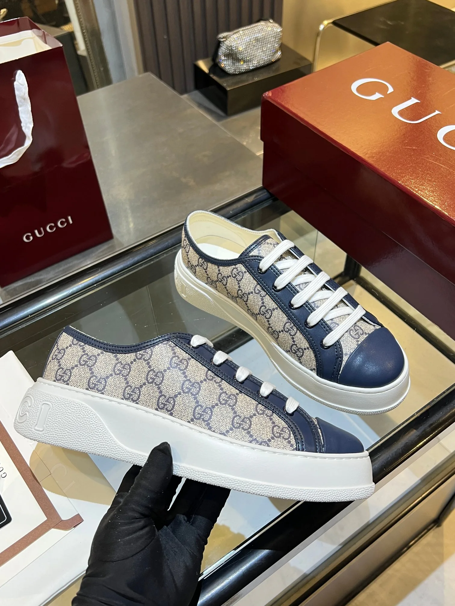 Women's Sneakers GUCCI 18465034