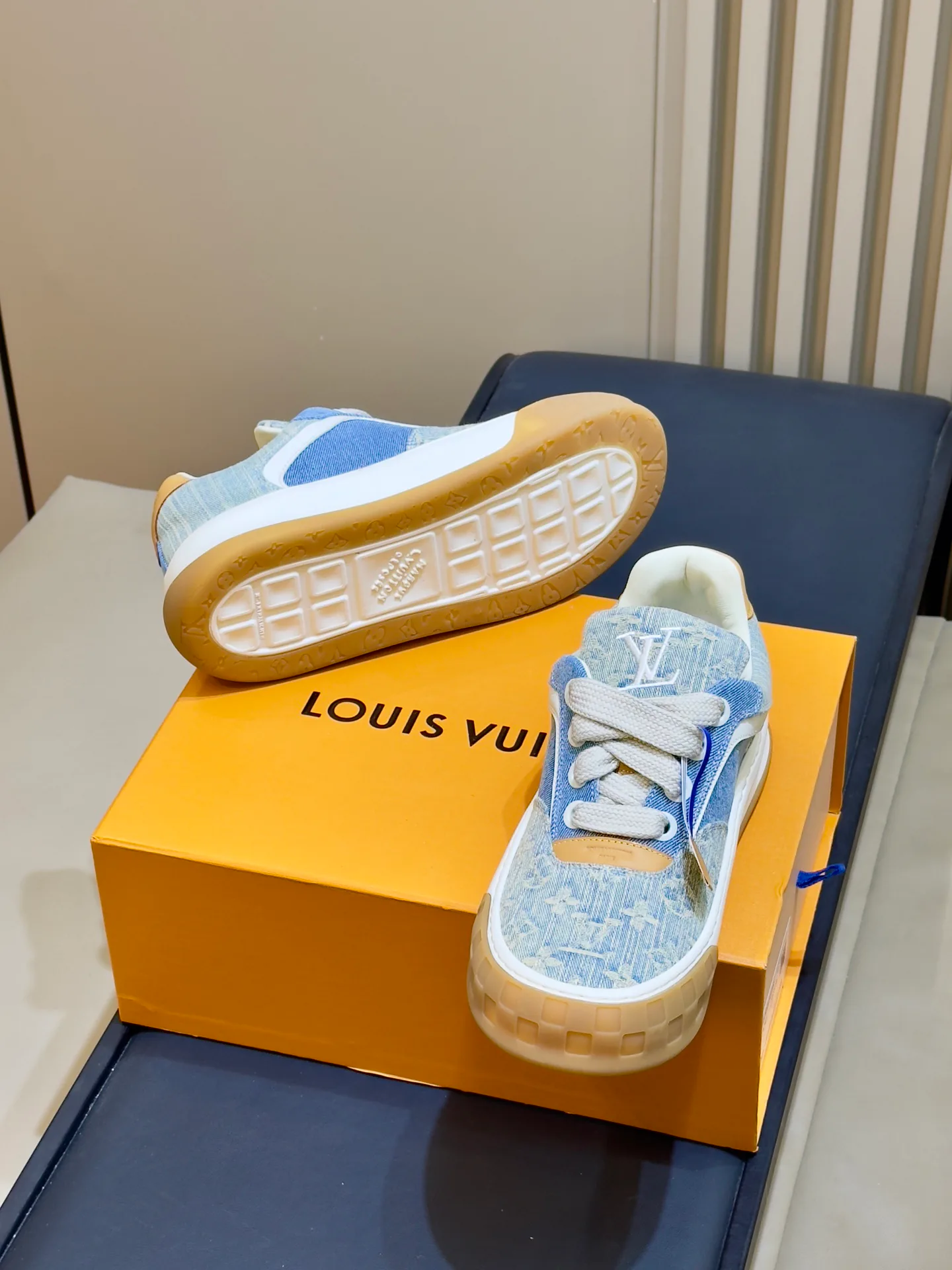 Men's Sneakers LOUIS VUITTON 18073511