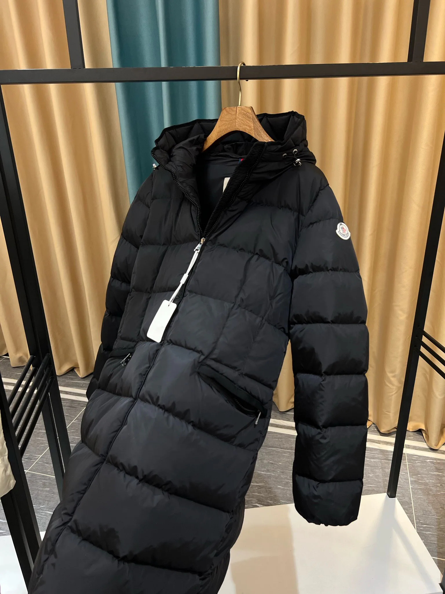 Women's Jackets And Down Jackets MONCLER 18111548