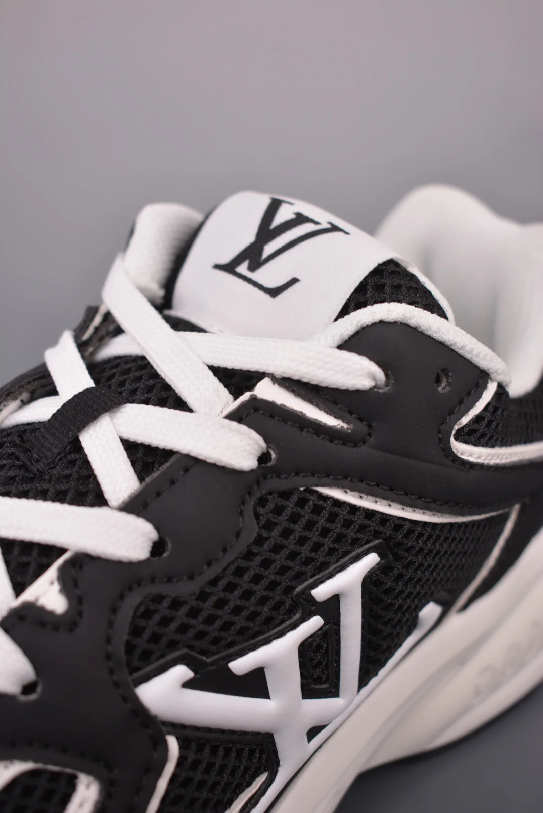 Women's Sneakers LOUIS VUITTON 17429979