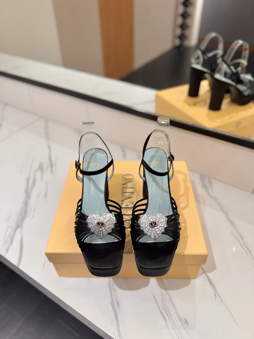 Women's Open-Toe Sandals VALENTINO 18134893