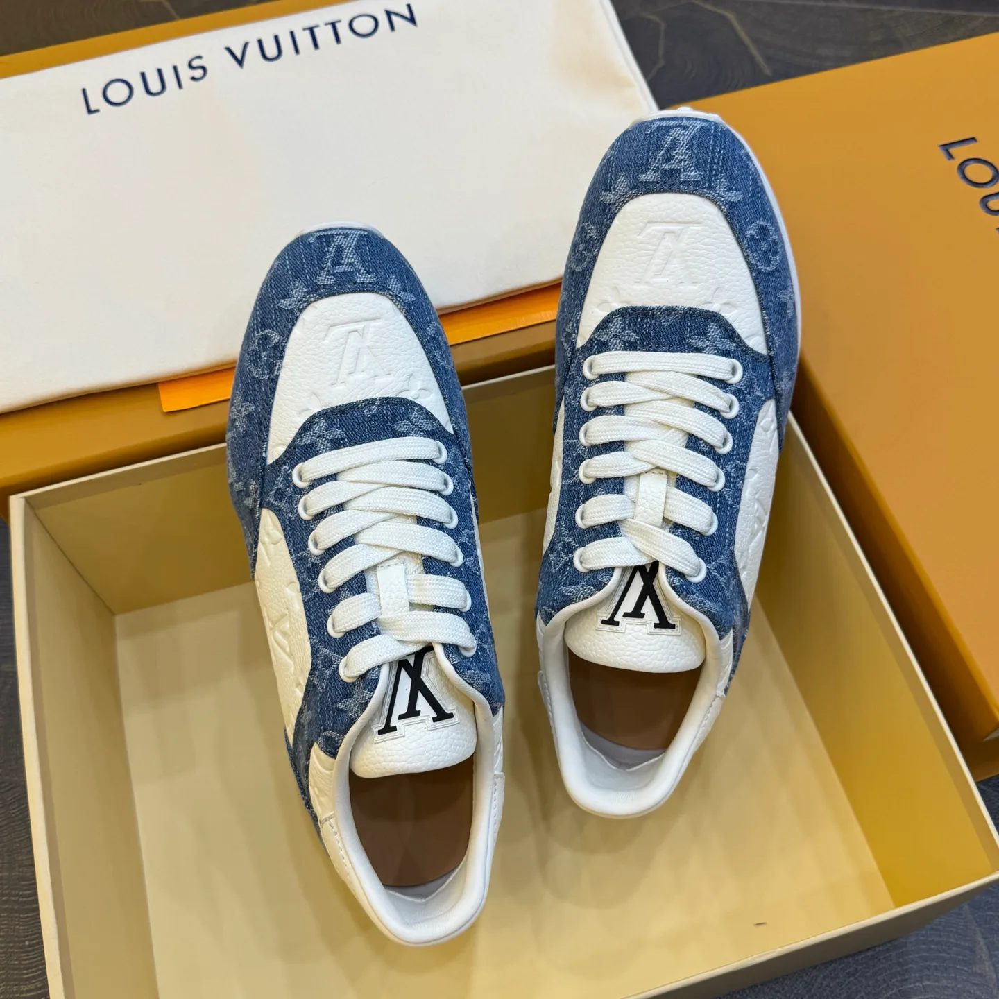 Men's Sneakers LOUIS VUITTON 17429009
