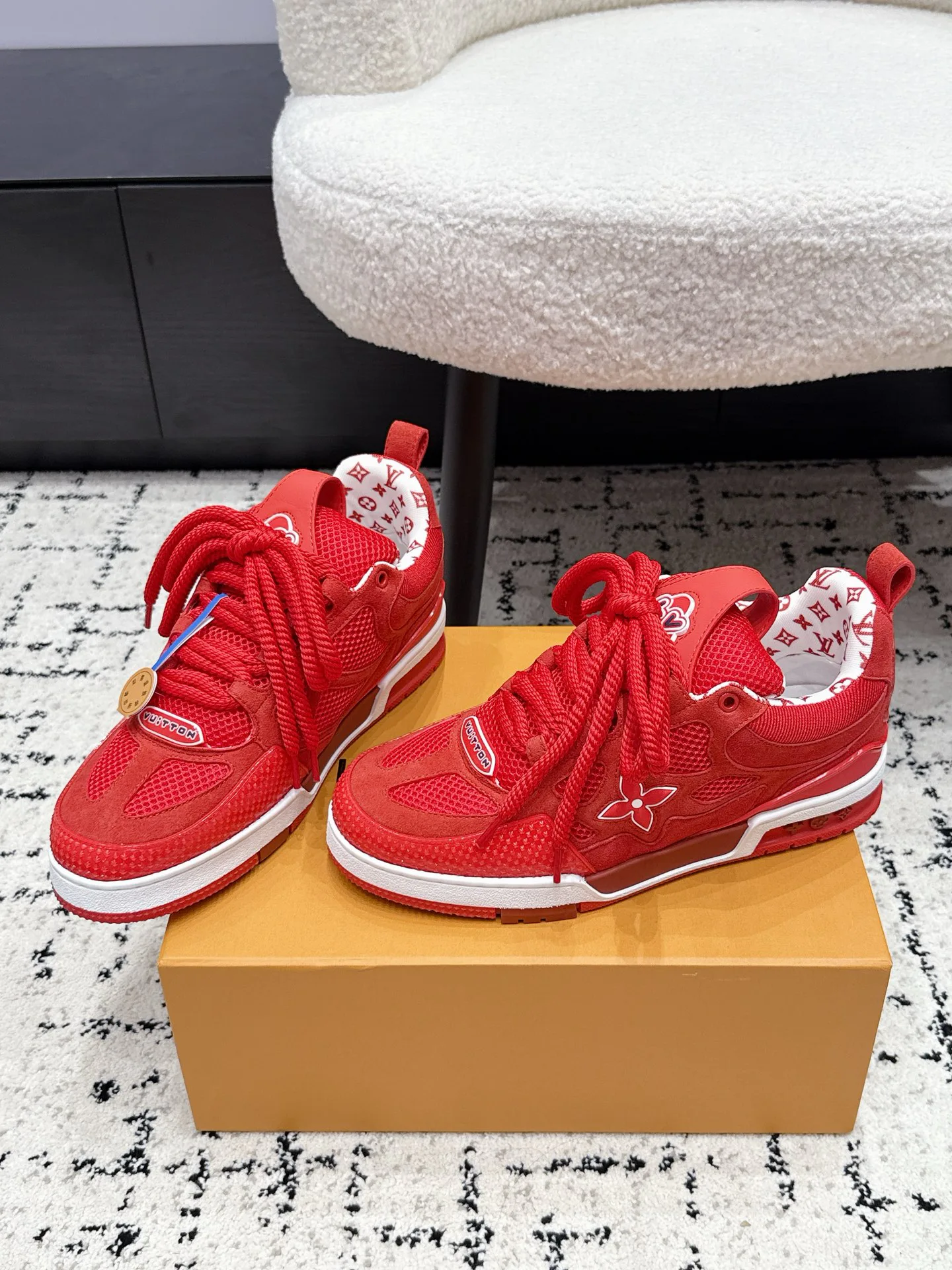 Women's Sneakers LOUIS VUITTON 17044287