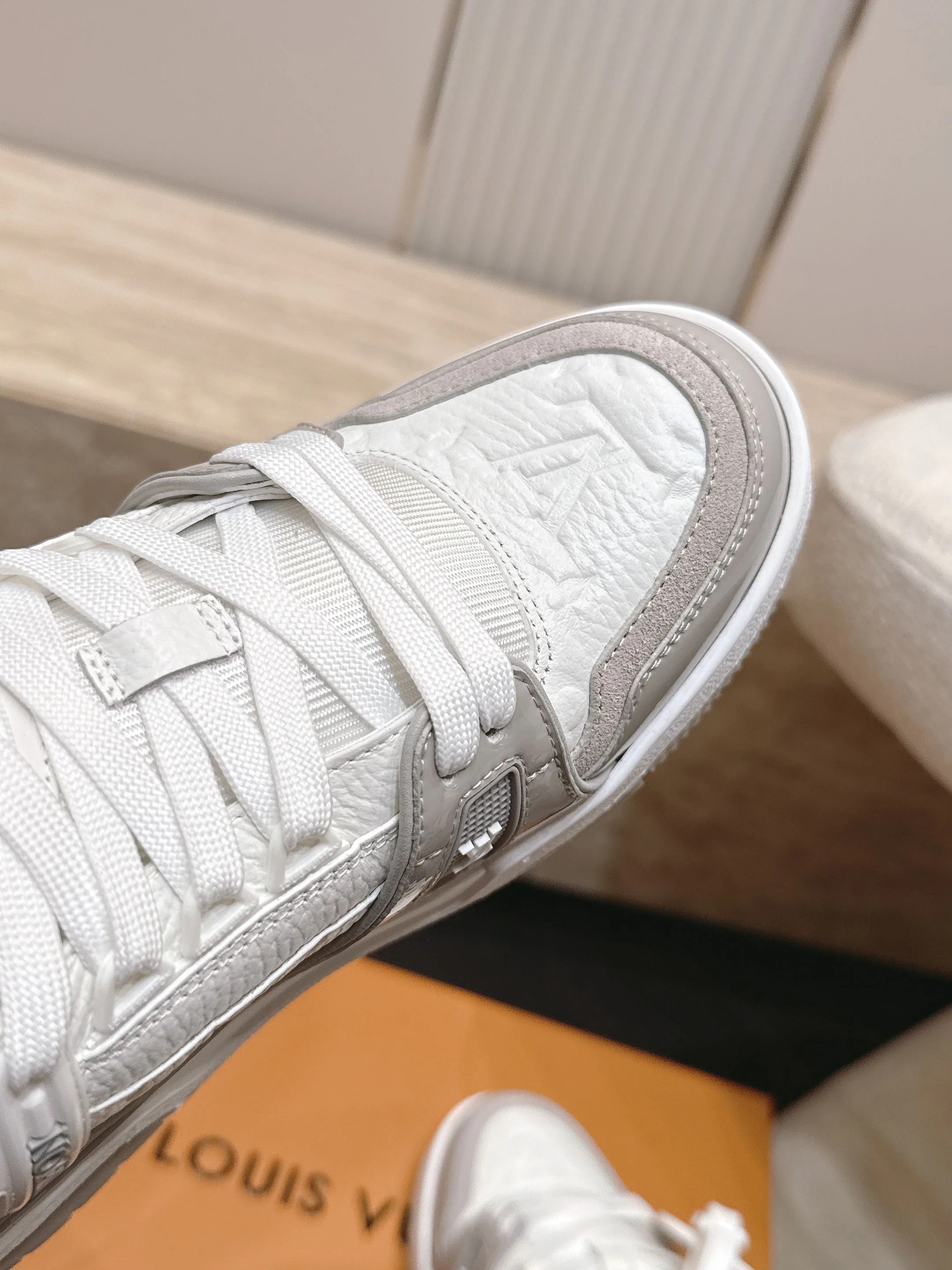 Men's Sneakers LOUIS VUITTON 17845995
