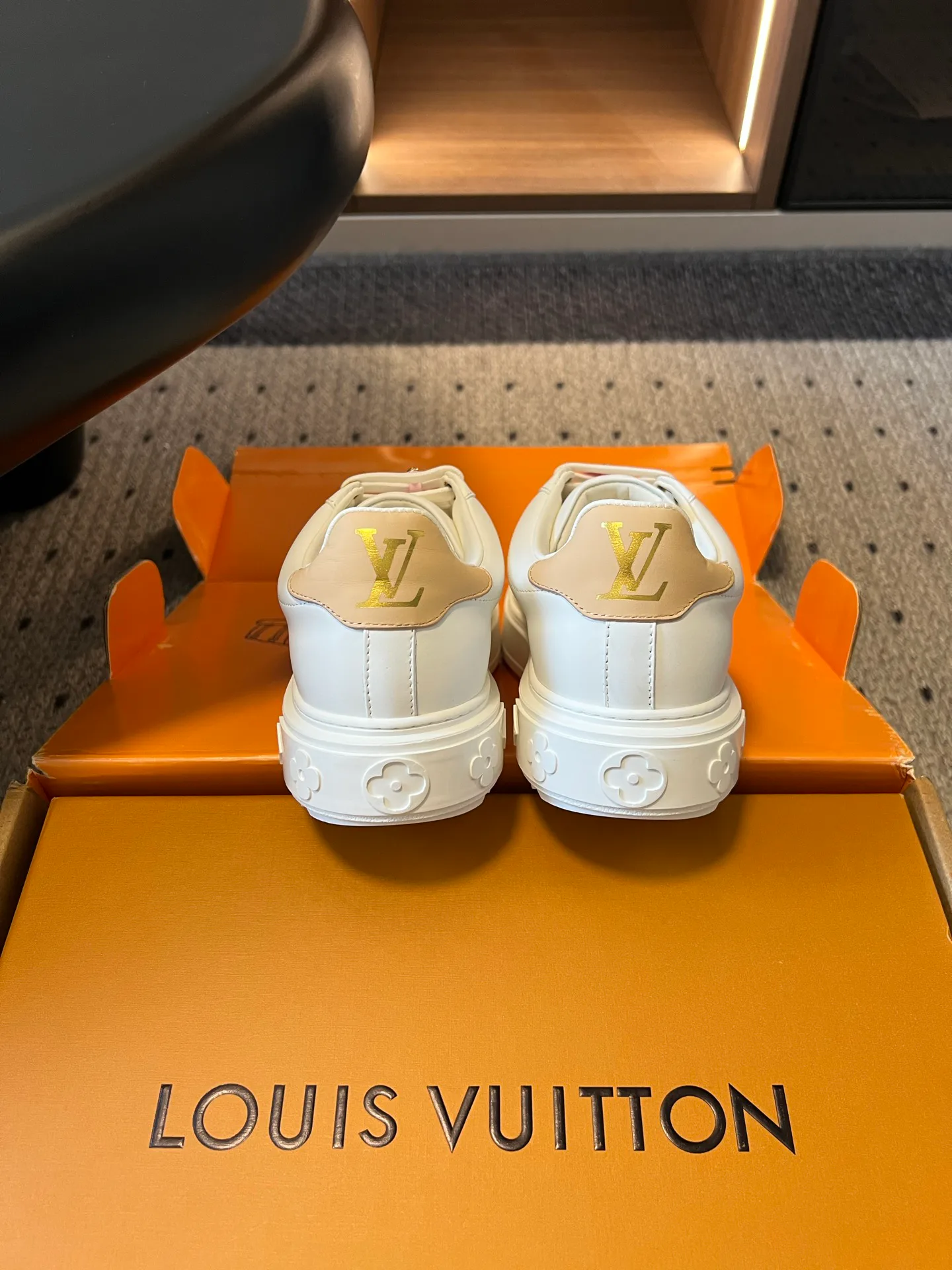 Women's Sneakers LOUIS VUITTON 17844593