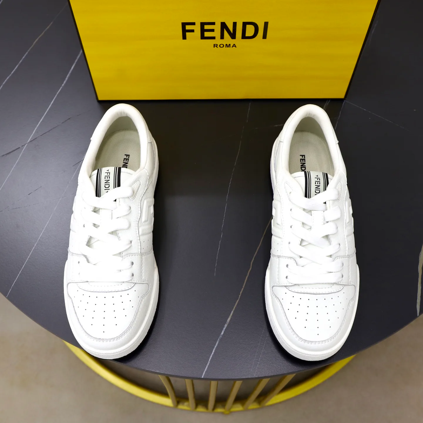 Women's Sneakers FENDI 18516273