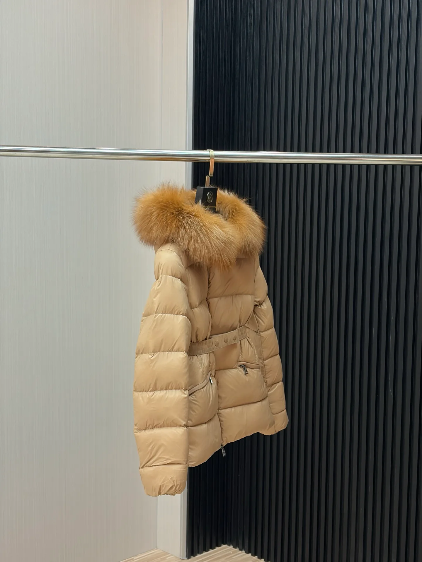 Women's Jackets And Down Jackets MONCLER 17926556