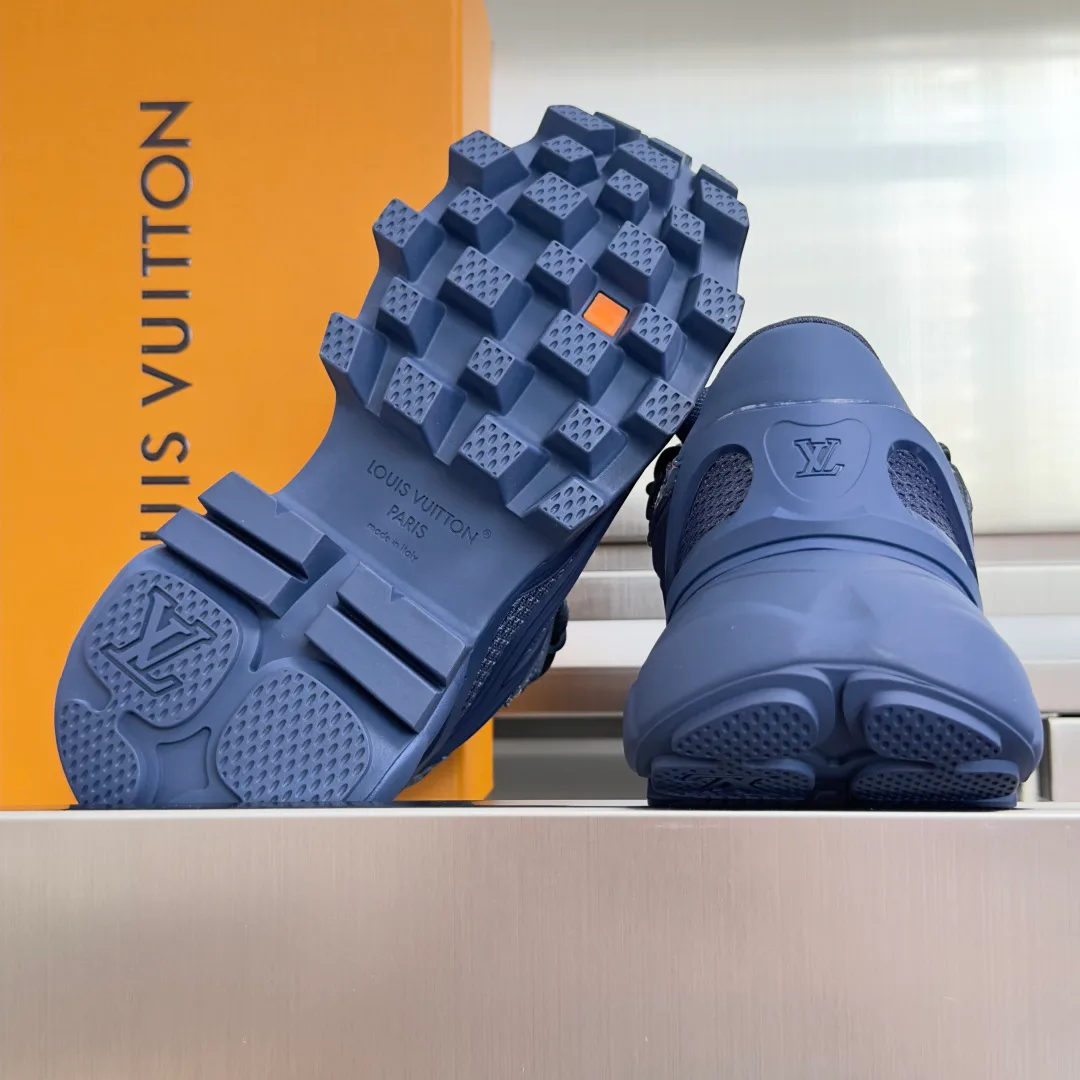 Women's Sneakers LOUIS VUITTON 17950397