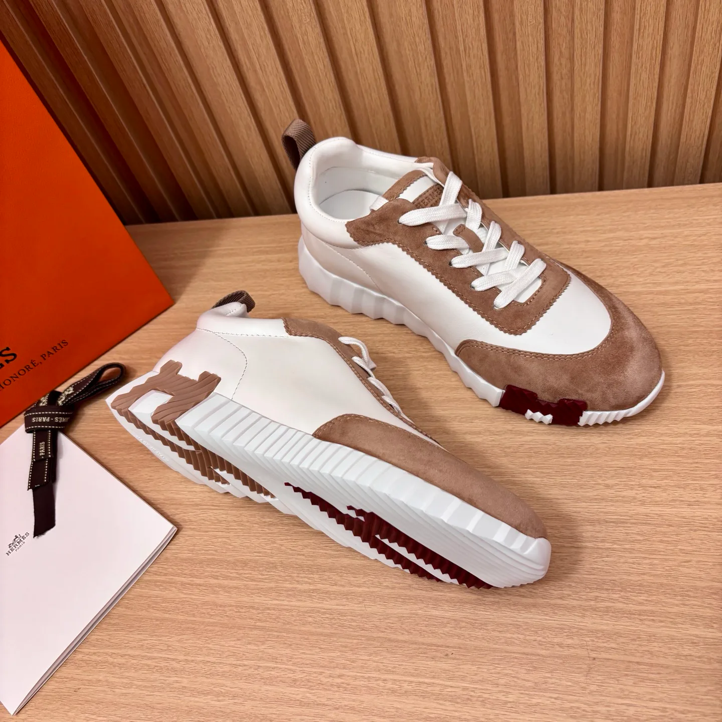Women's Sneakers LOUIS VUITTON 18438925