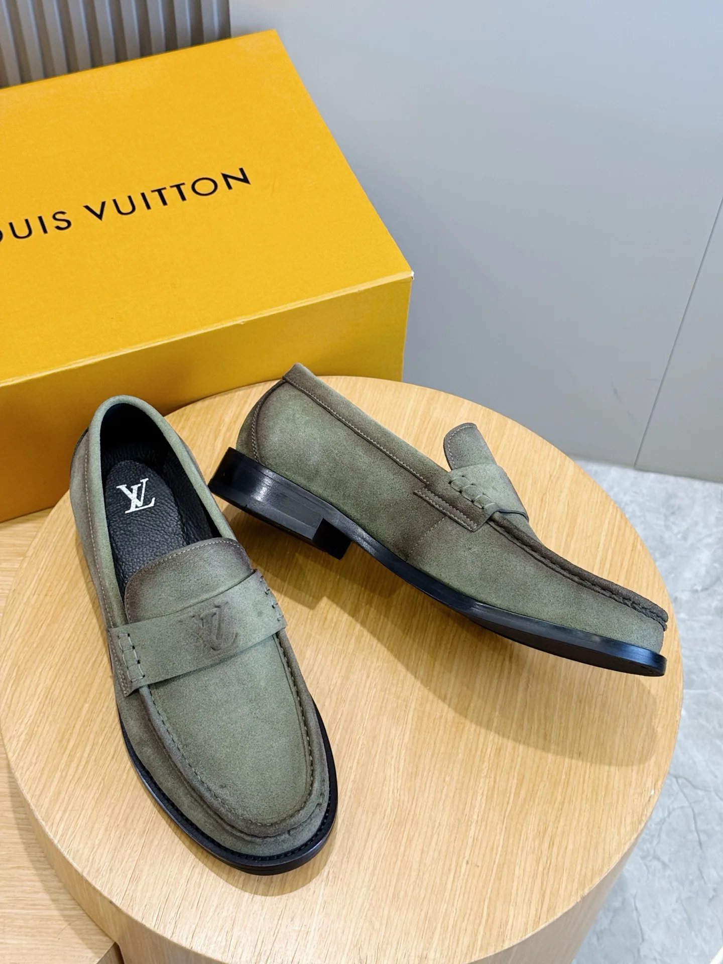 Men's Loafers And Dress Shoes LOUIS VUITTON 18247428