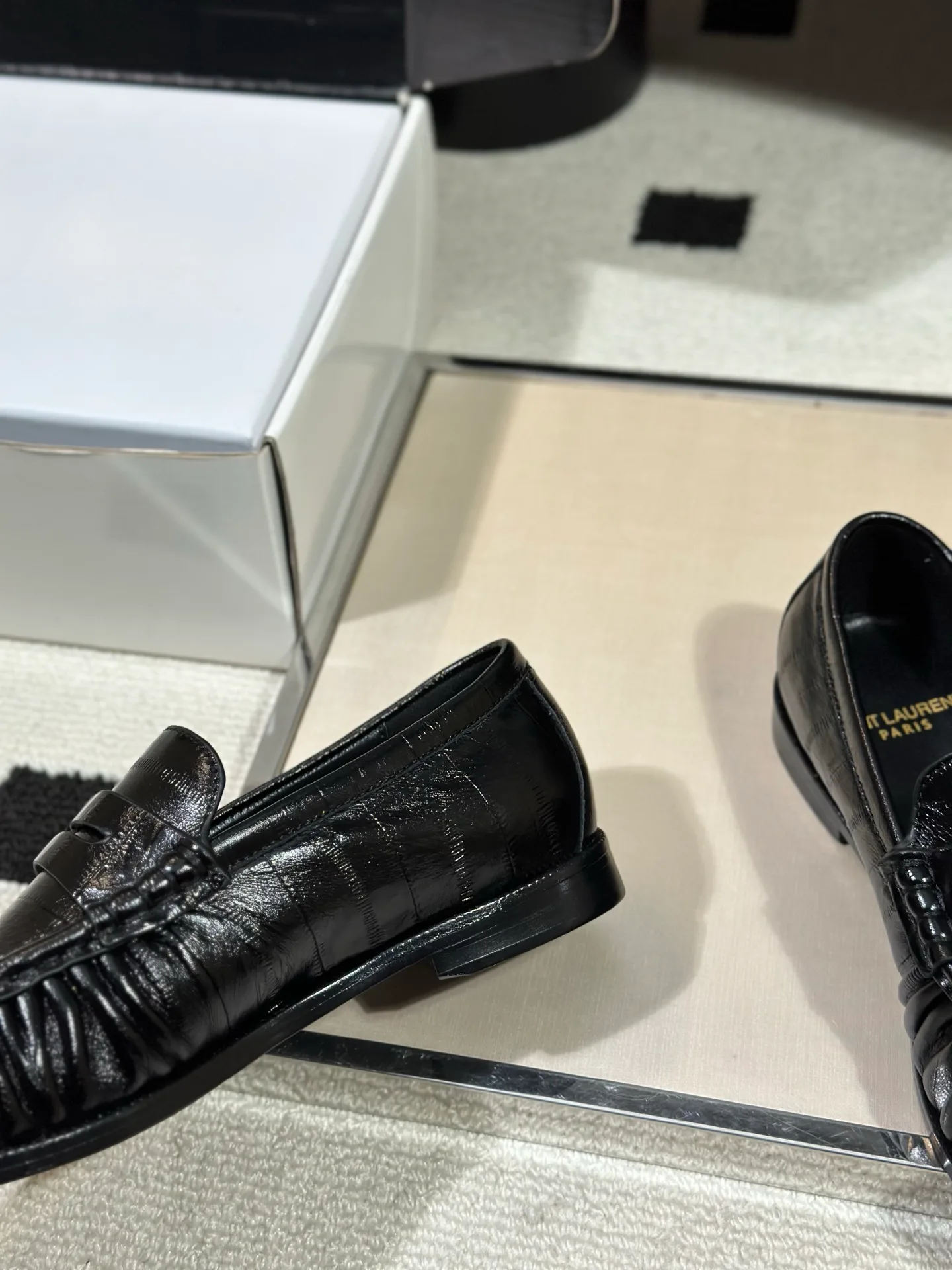 Women's Loafers And Moccasins SAINT LAURENT 18041767