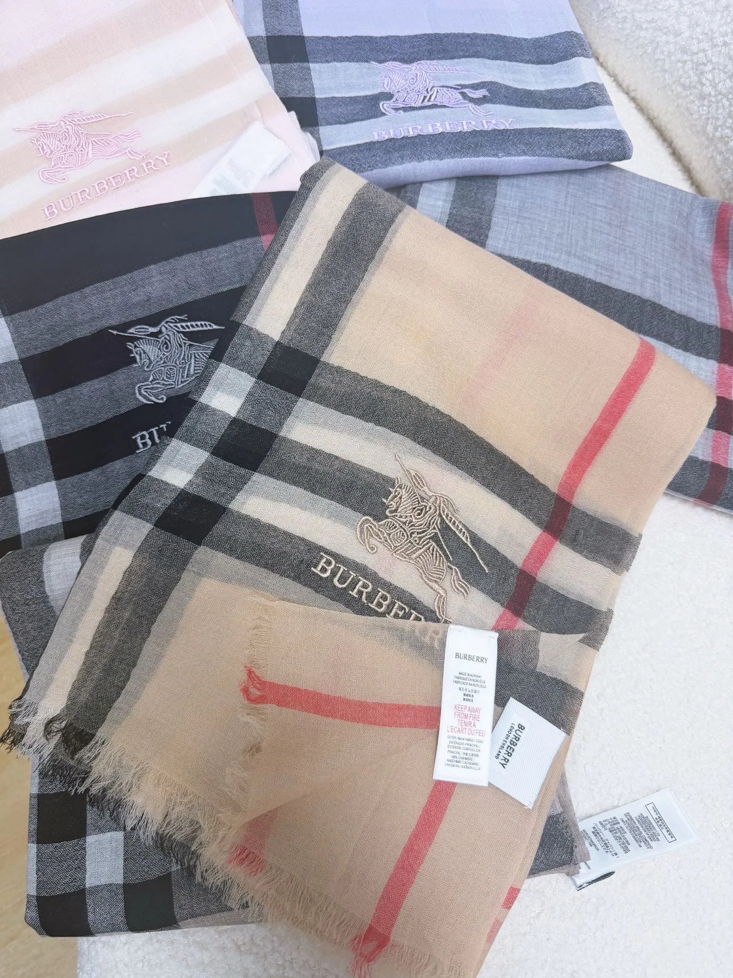 Scarves BURBERRY 18426918