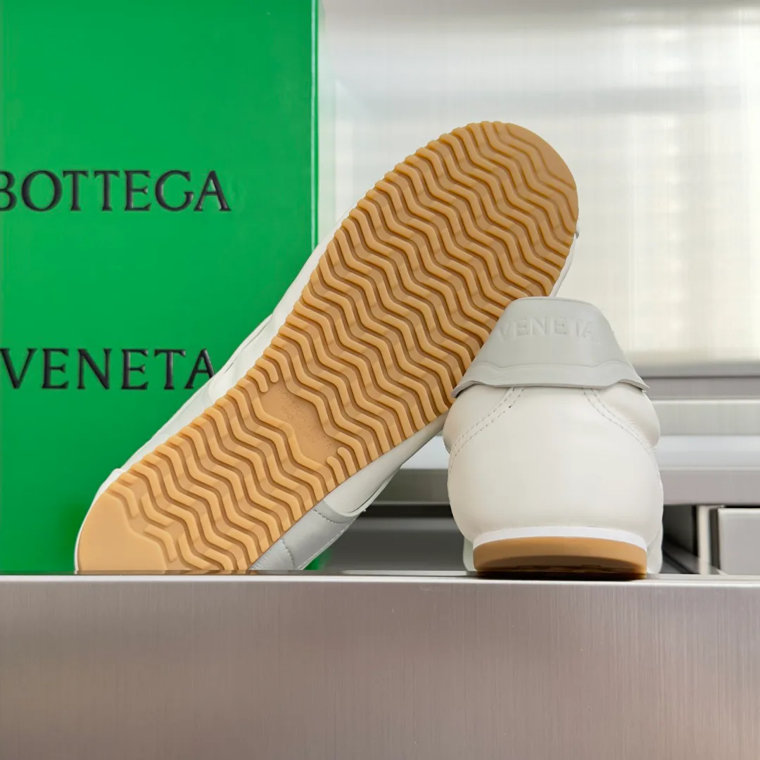 Women's Sneakers BOTTEGA VENETA 18125571
