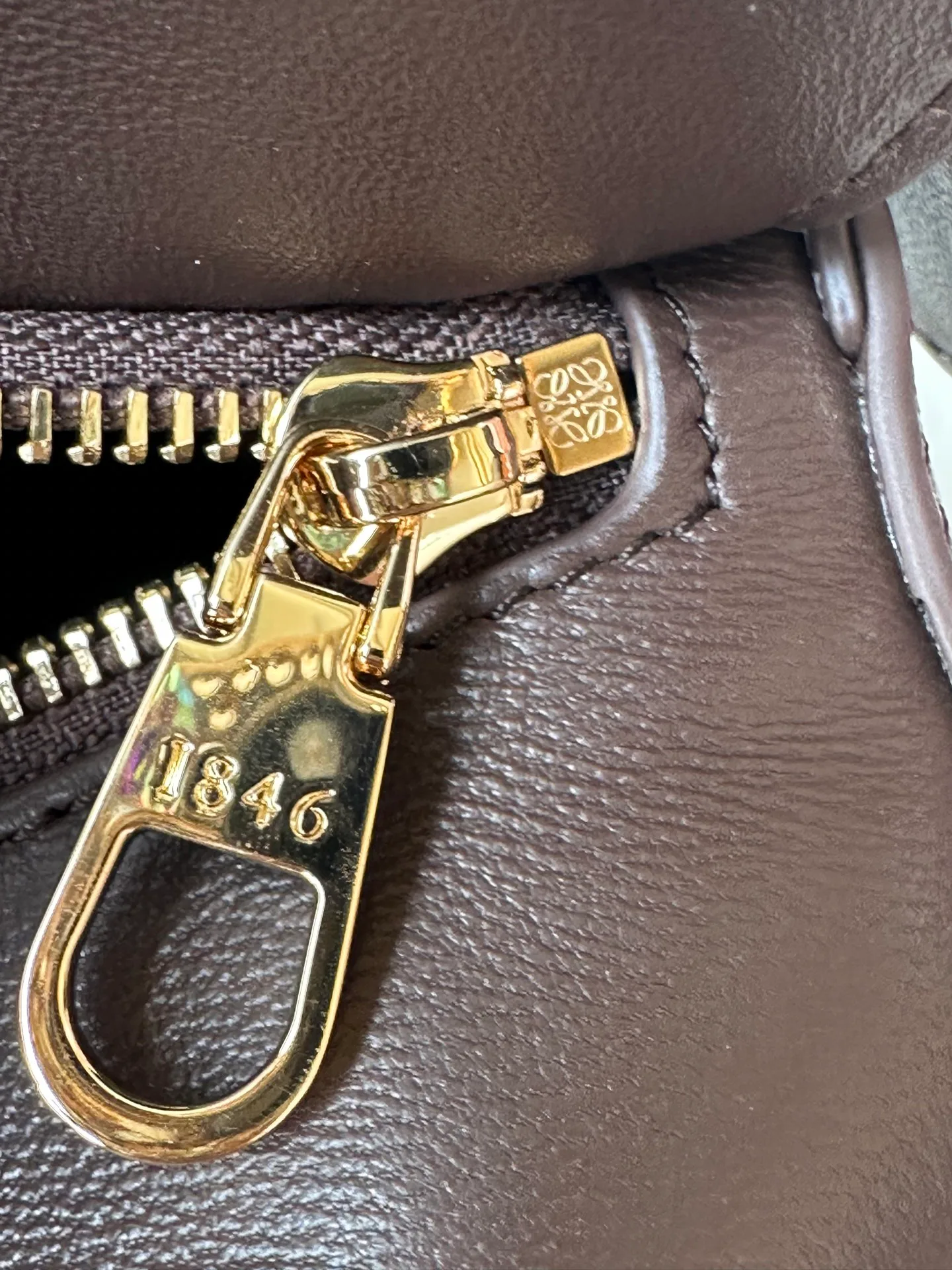 Women's Classic Handbags LOEWE 18434823