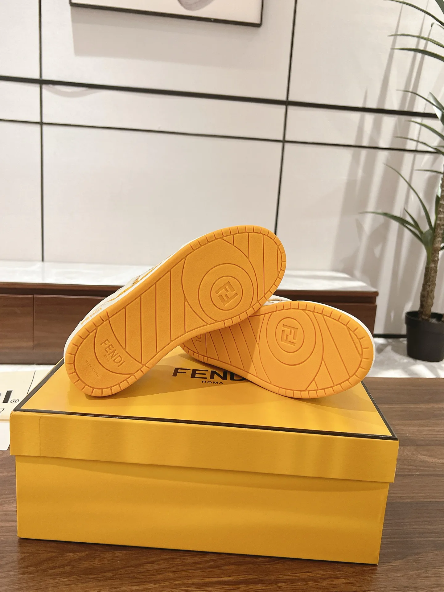 Women's Sneakers FENDI 18219545