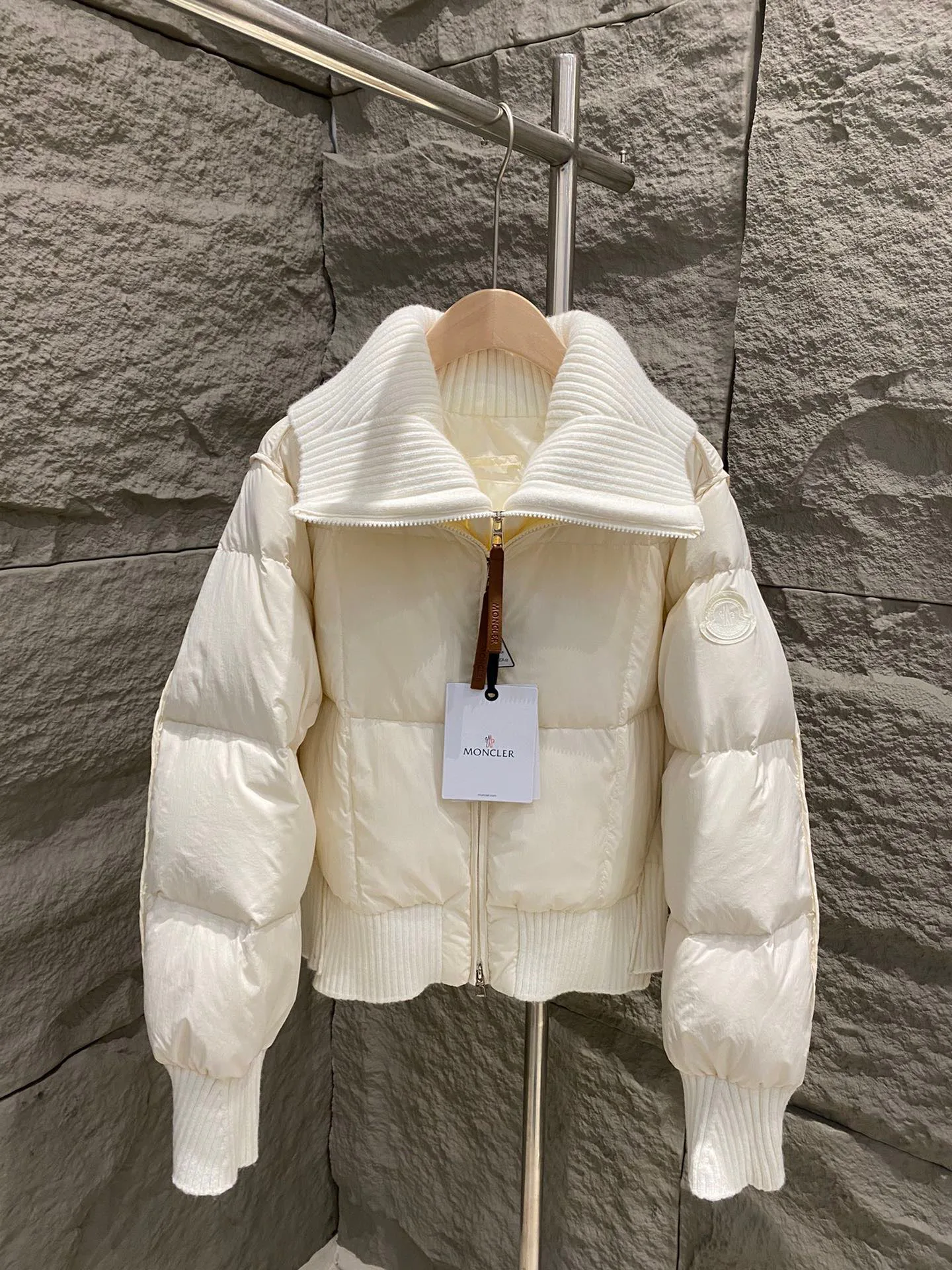 Women's Jackets And Down Jackets MONCLER 17897329