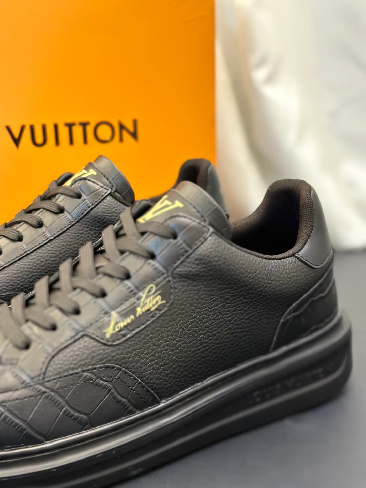 Кроссовки Мужские Louis Vuitton 18586717