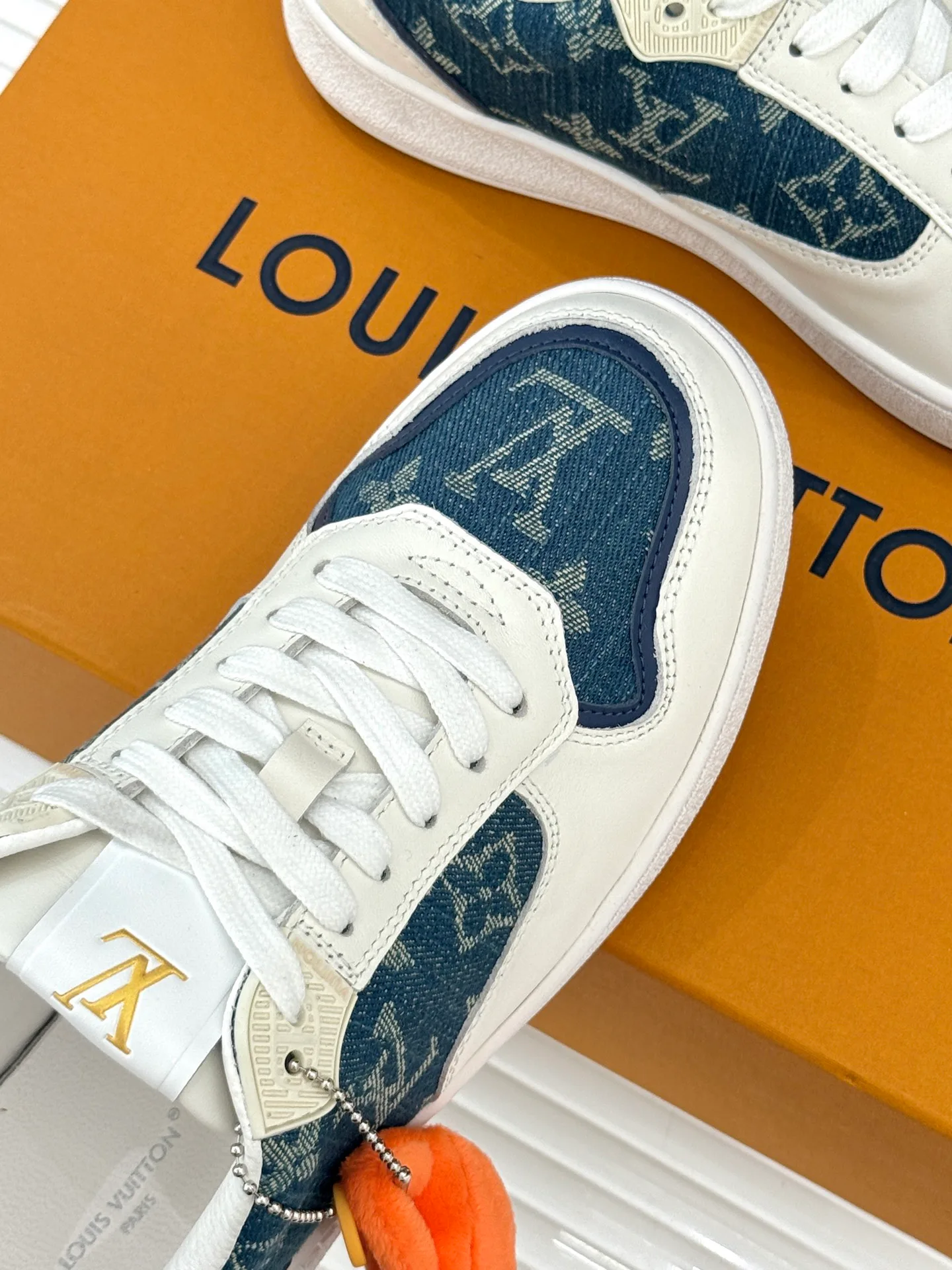 Women's Sneakers LOUIS VUITTON 18036321