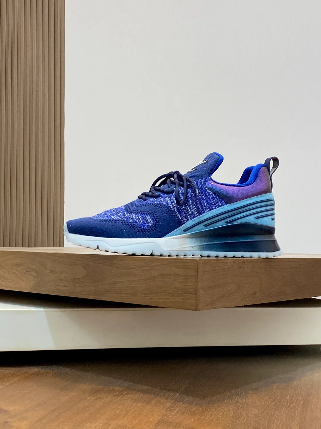 Men's Sneakers LOUIS VUITTON 18078937