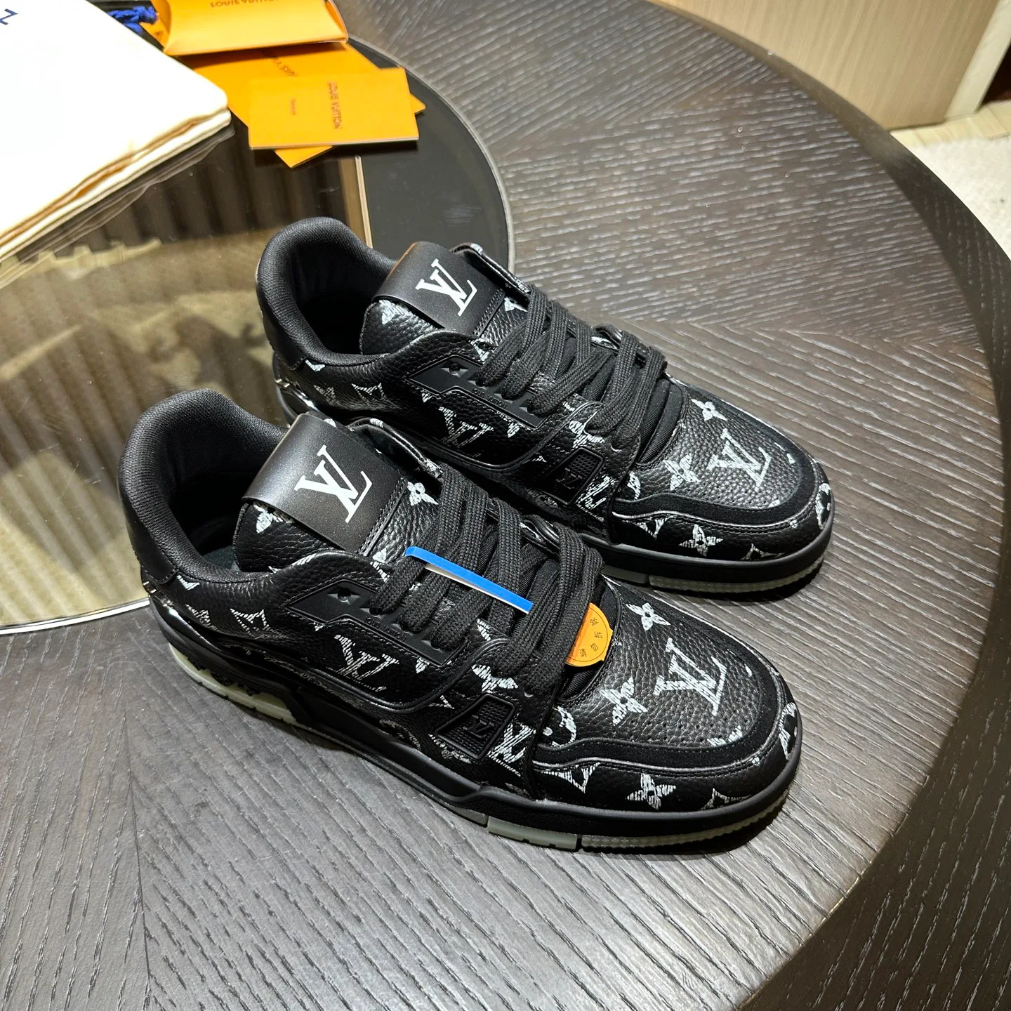 Men's Sneakers LOUIS VUITTON 18192420