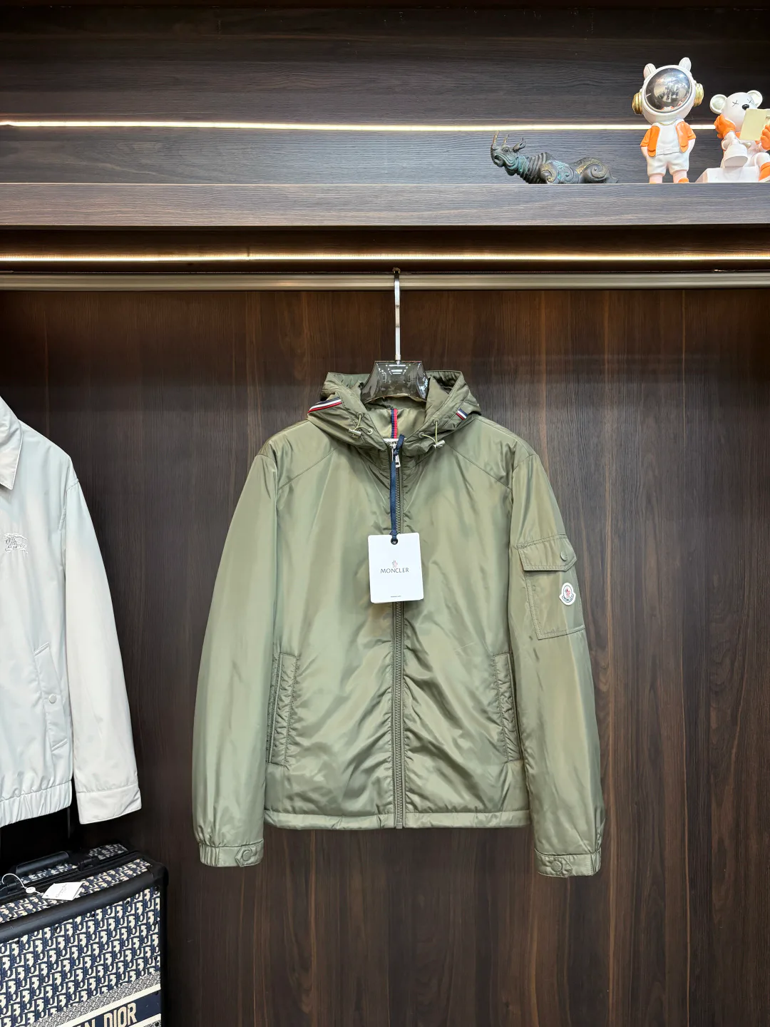 Women's Jackets And Down Jackets MONCLER 18157299