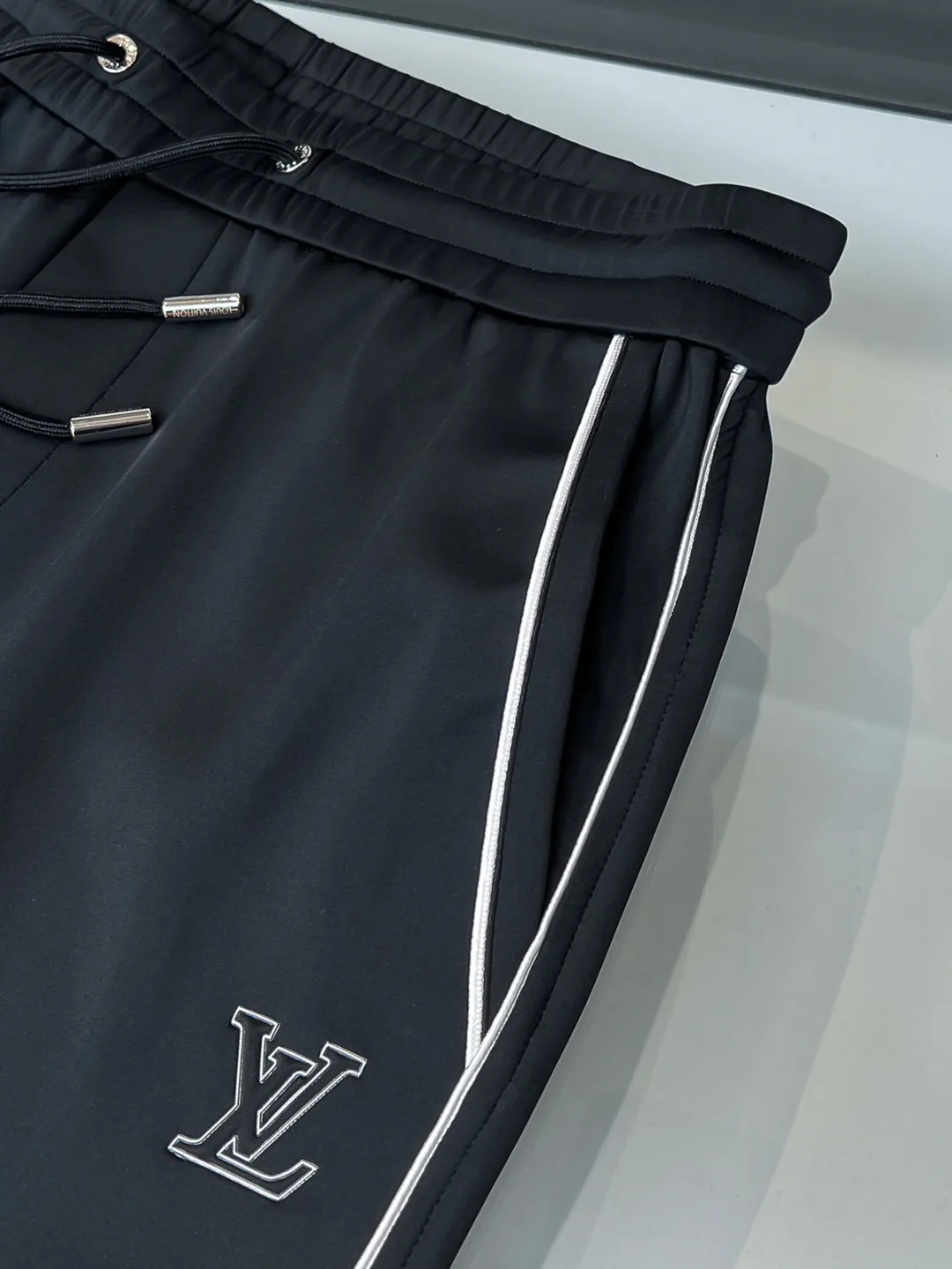 Men's Trousers LOUIS VUITTON 18499211