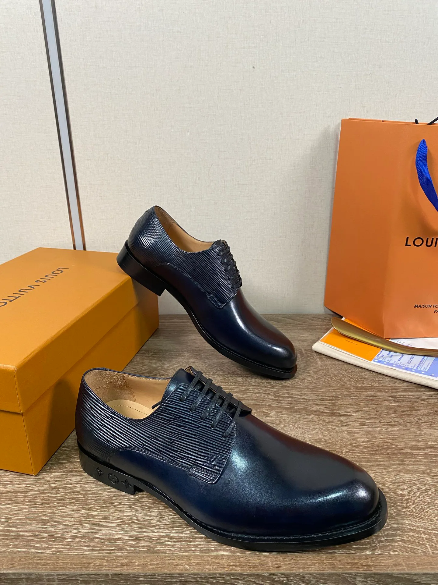 Men's Loafers And Dress Shoes LOUIS VUITTON 18078683