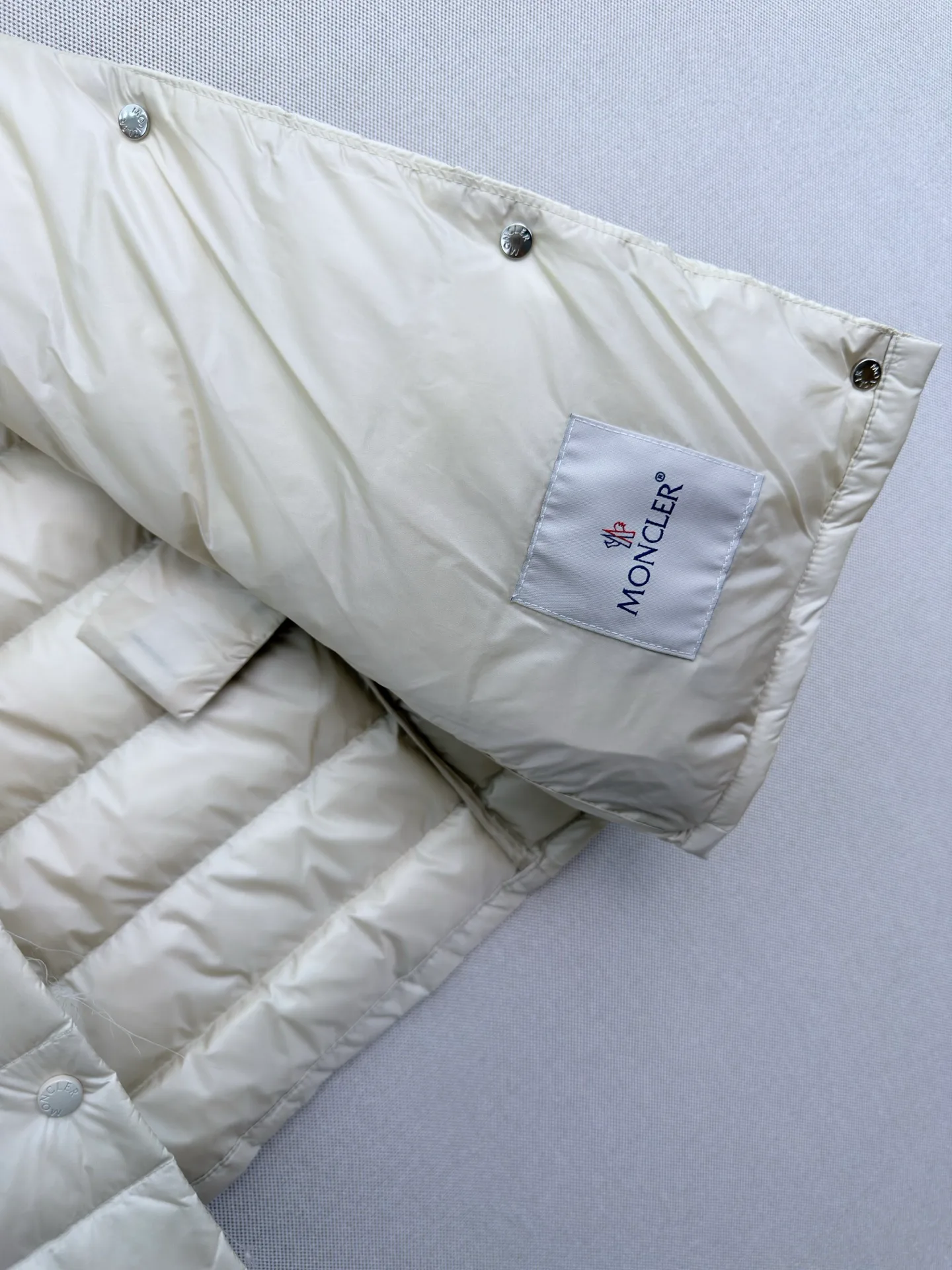 Women's Jackets And Down Jackets MONCLER 18108523