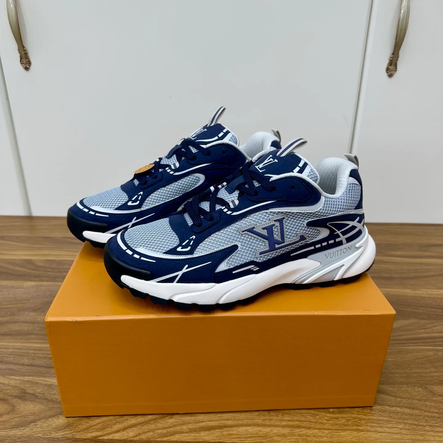 Men's Sneakers LOUIS VUITTON 17477025