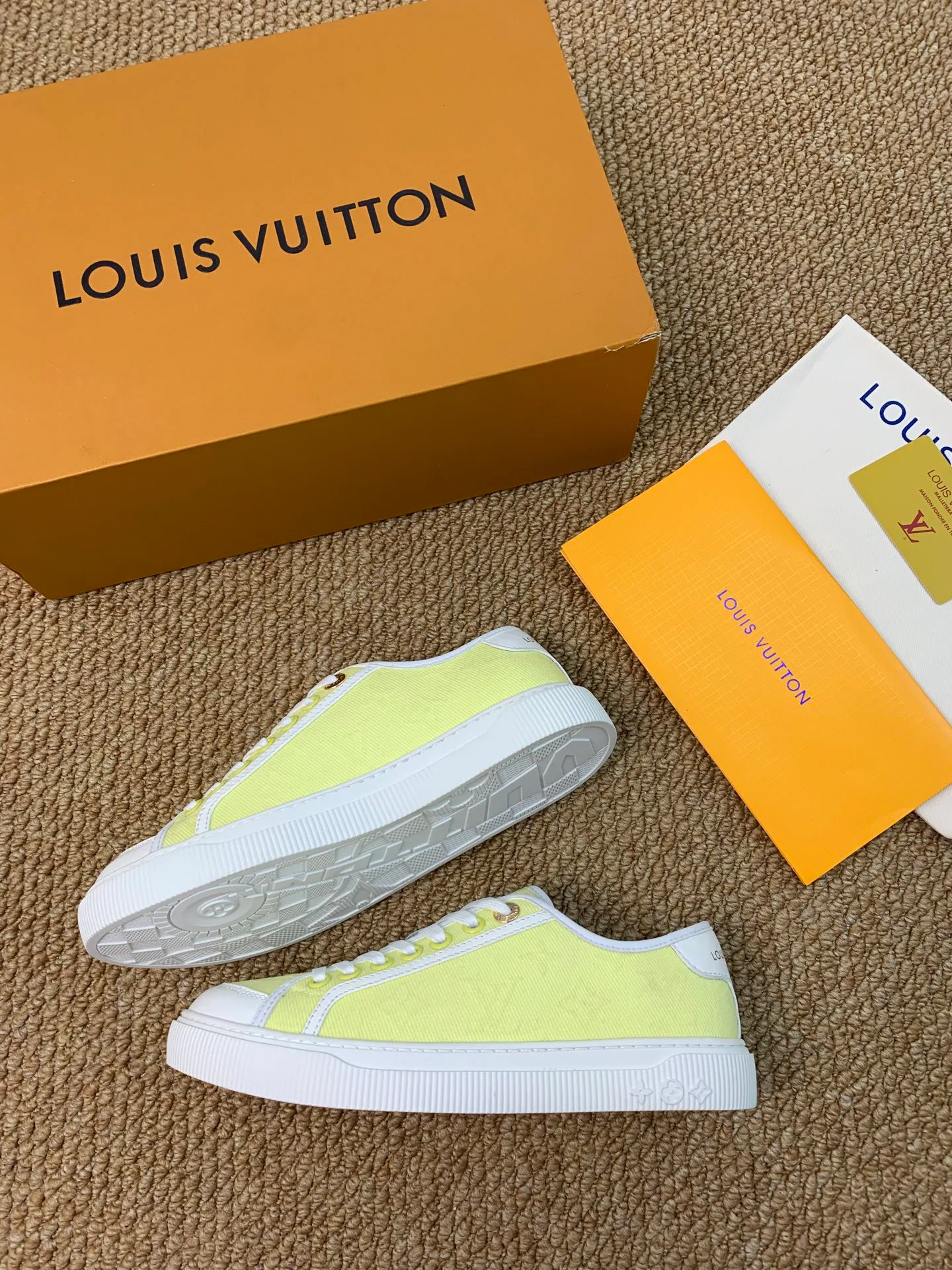 Women's Sneakers LOUIS VUITTON 17545205