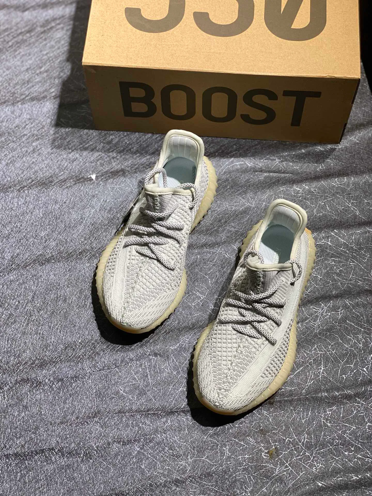 Women's Sneakers YEEZY 17326257